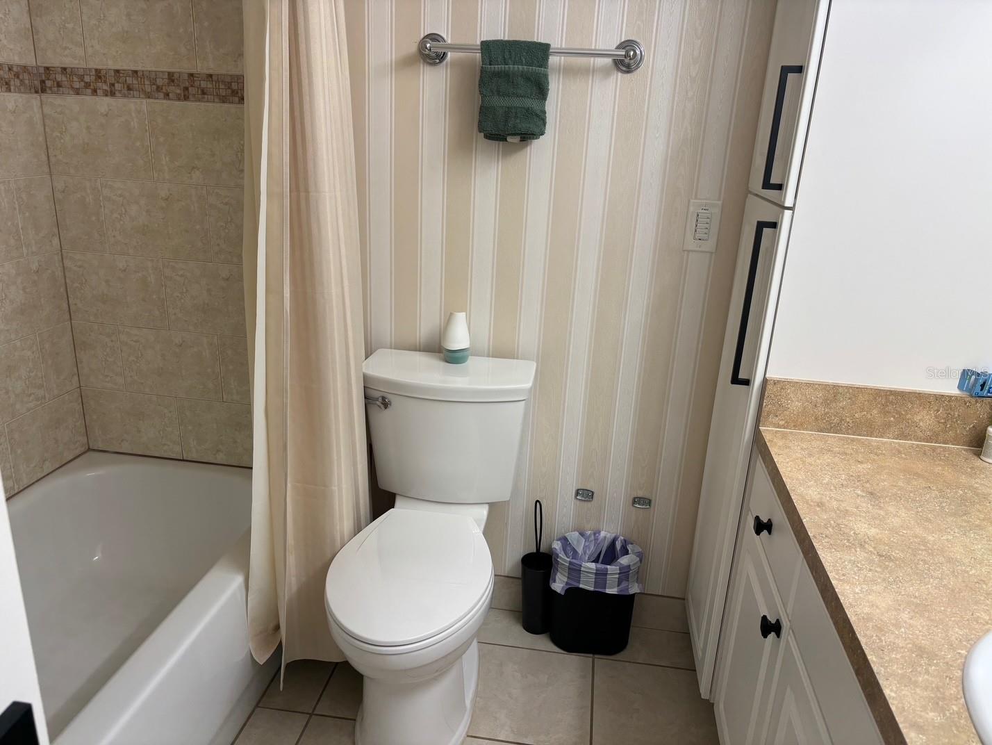 Image 27 of 43 For 121 Island Way 331