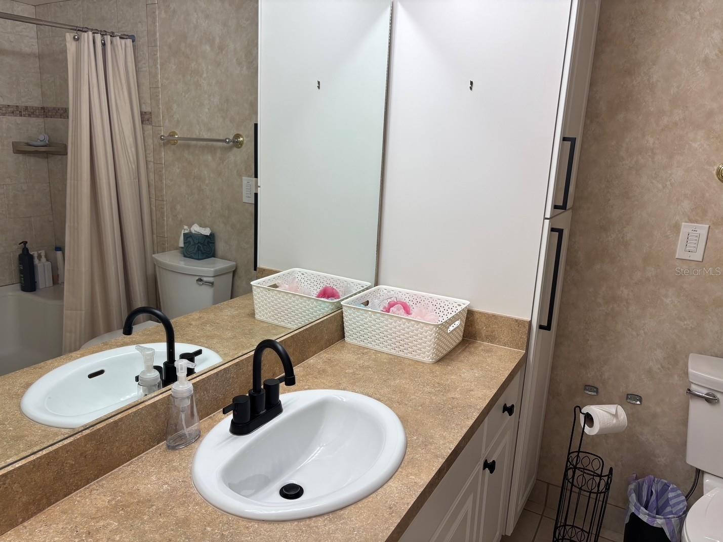 Image 28 of 43 For 121 Island Way 331