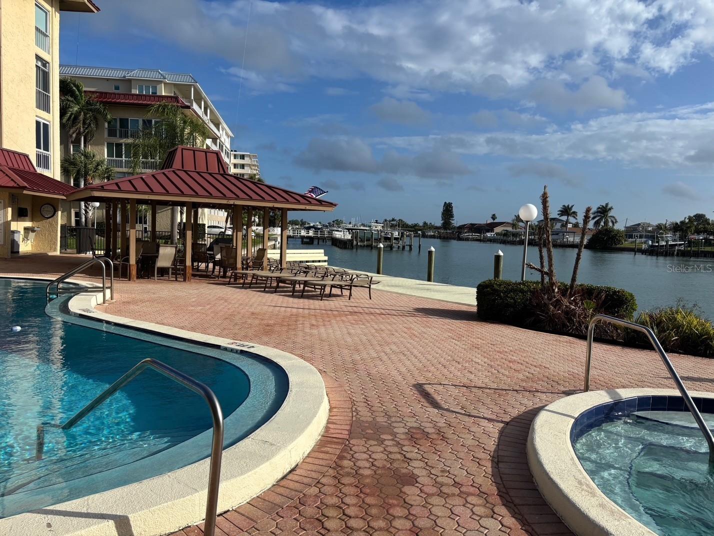 Image 31 of 43 For 121 Island Way 331