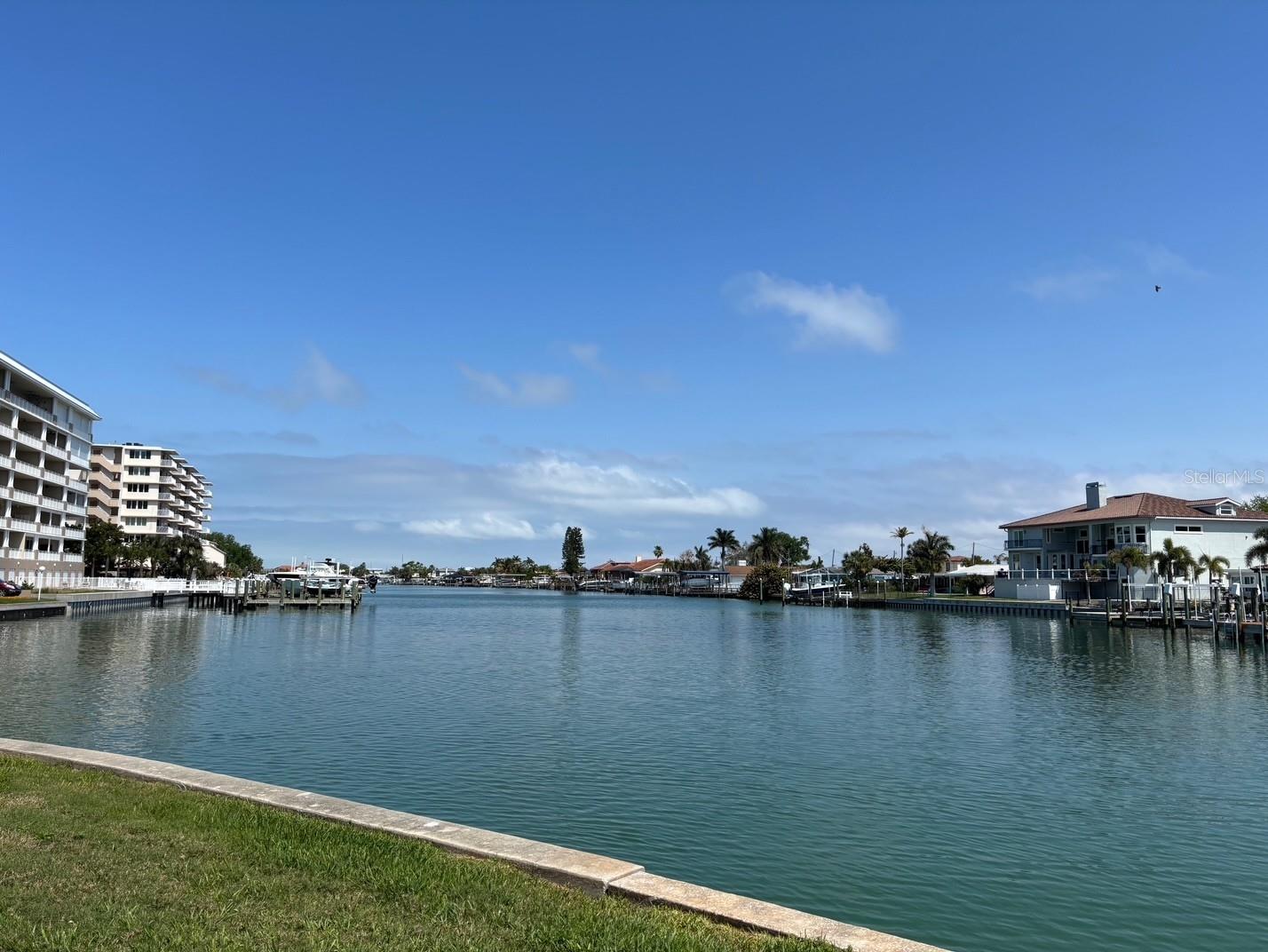 Image 32 of 43 For 121 Island Way 331