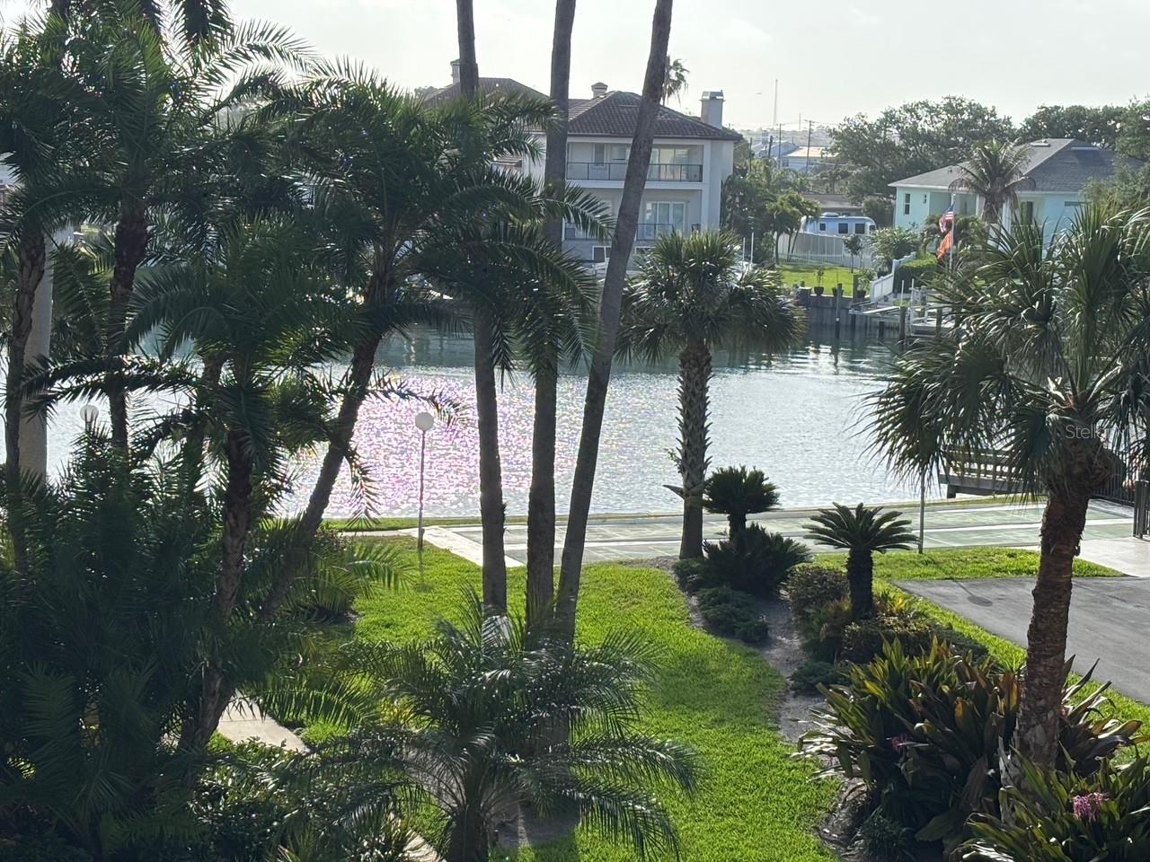 Image 35 of 43 For 121 Island Way 331