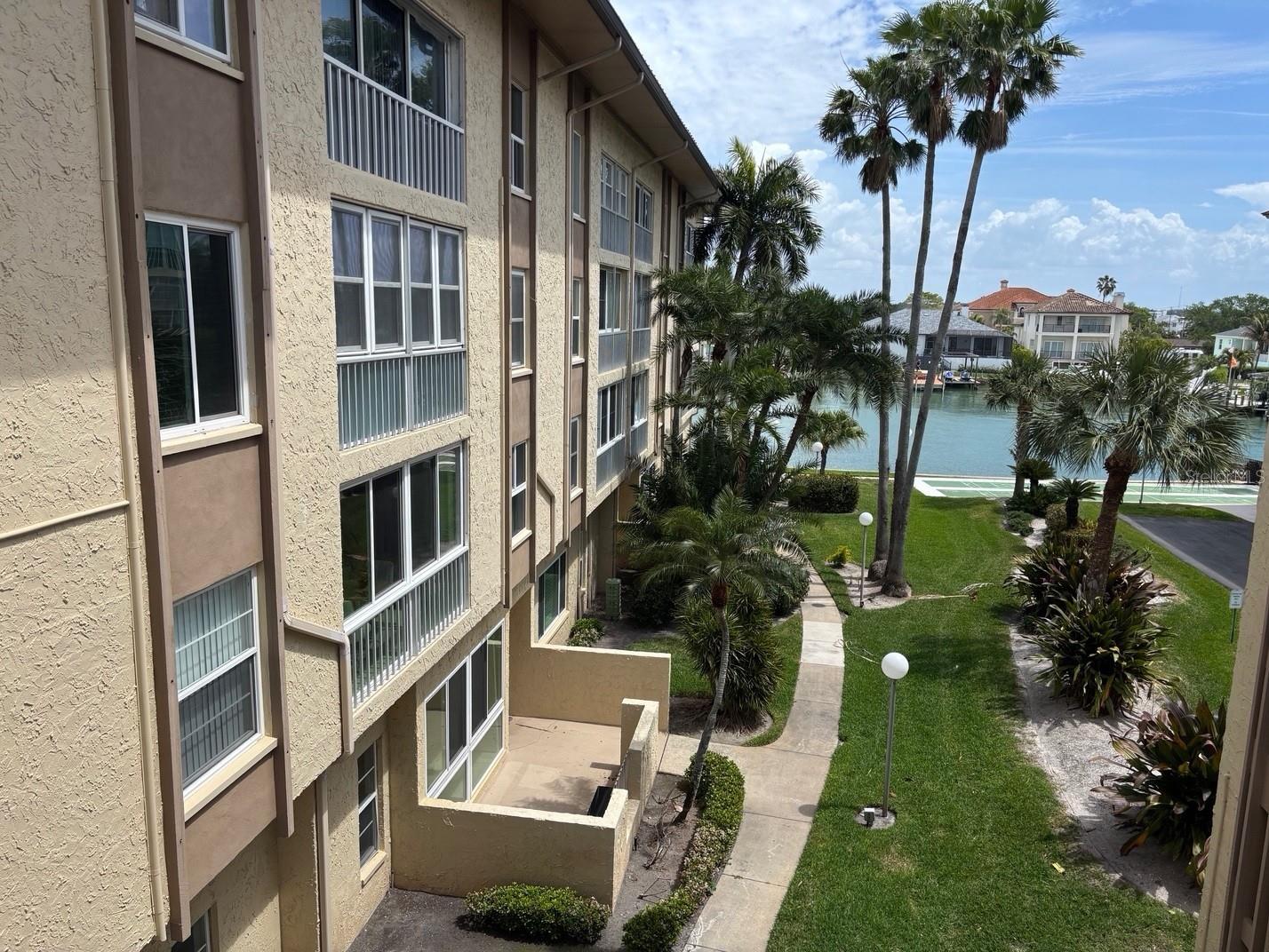 Image 36 of 43 For 121 Island Way 331