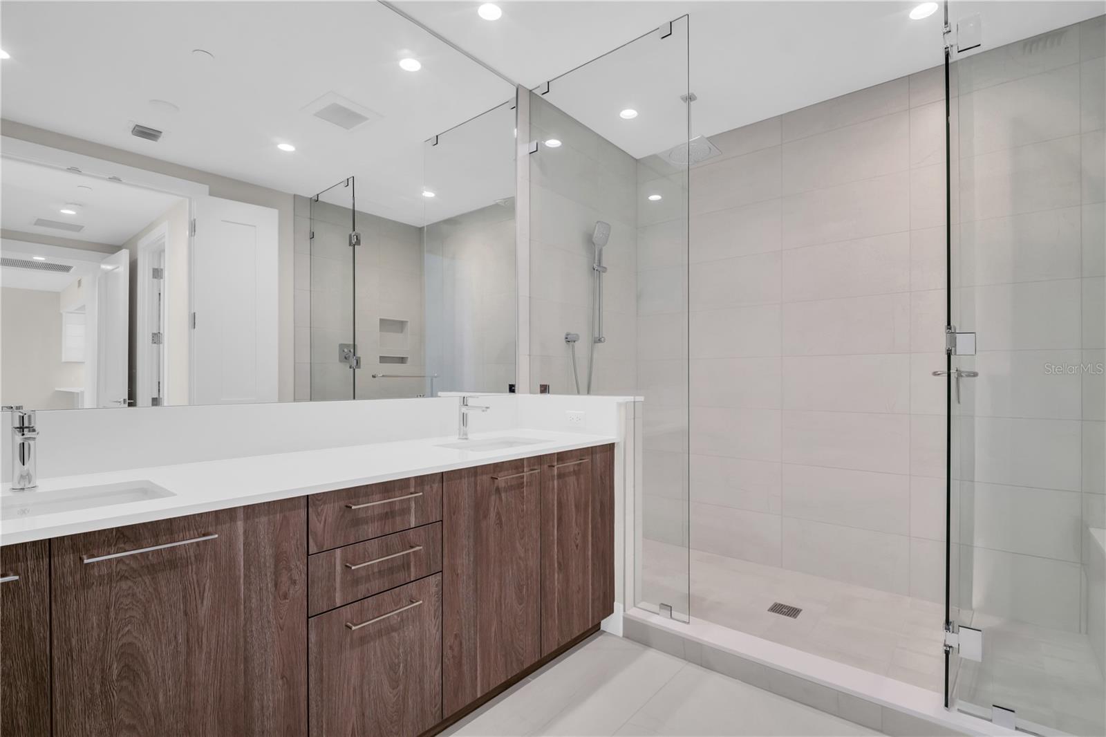 Image 37 of 91 For 275 1st Avenue S 3704