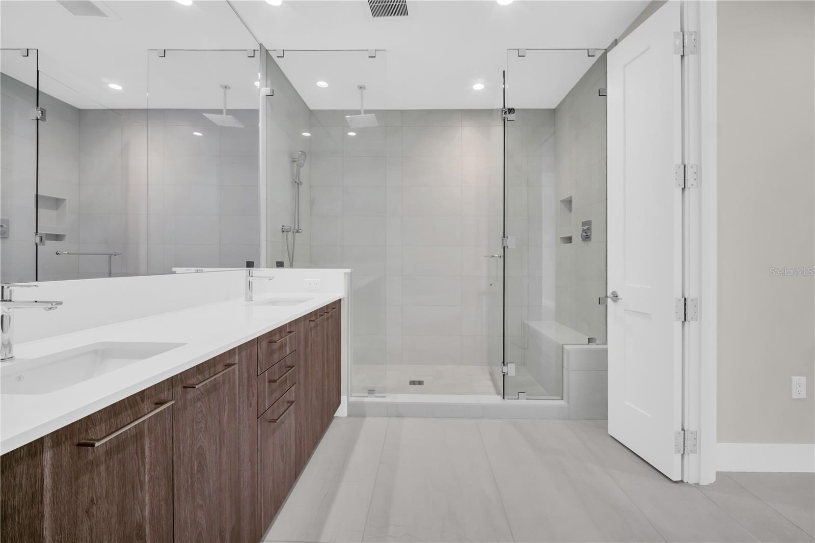 Image 40 of 91 For 275 1st Avenue S 3704