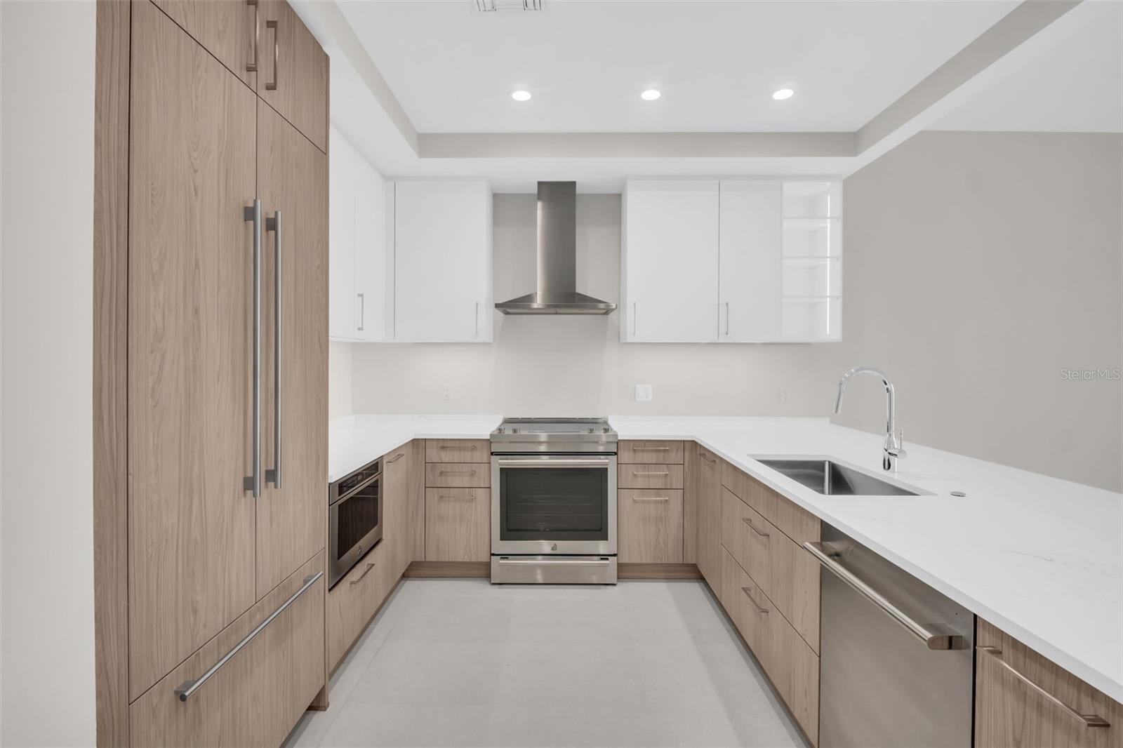 Image 51 of 91 For 275 1st Avenue S 3704