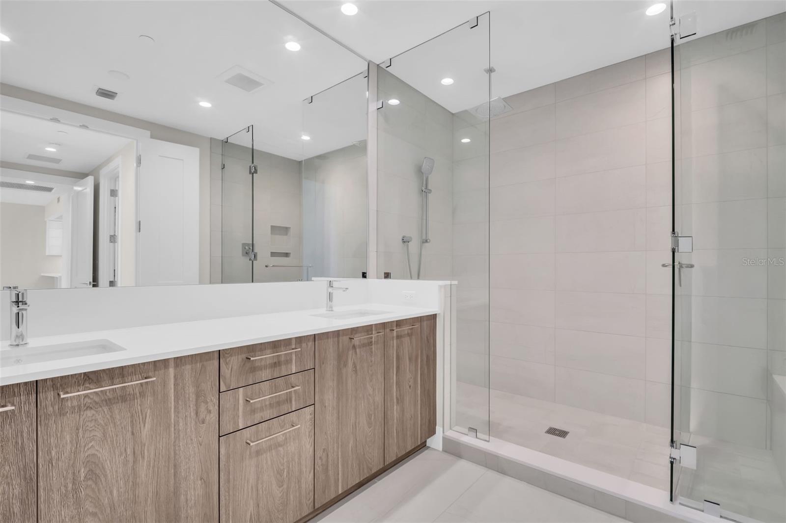 Image 71 of 91 For 275 1st Avenue S 3704