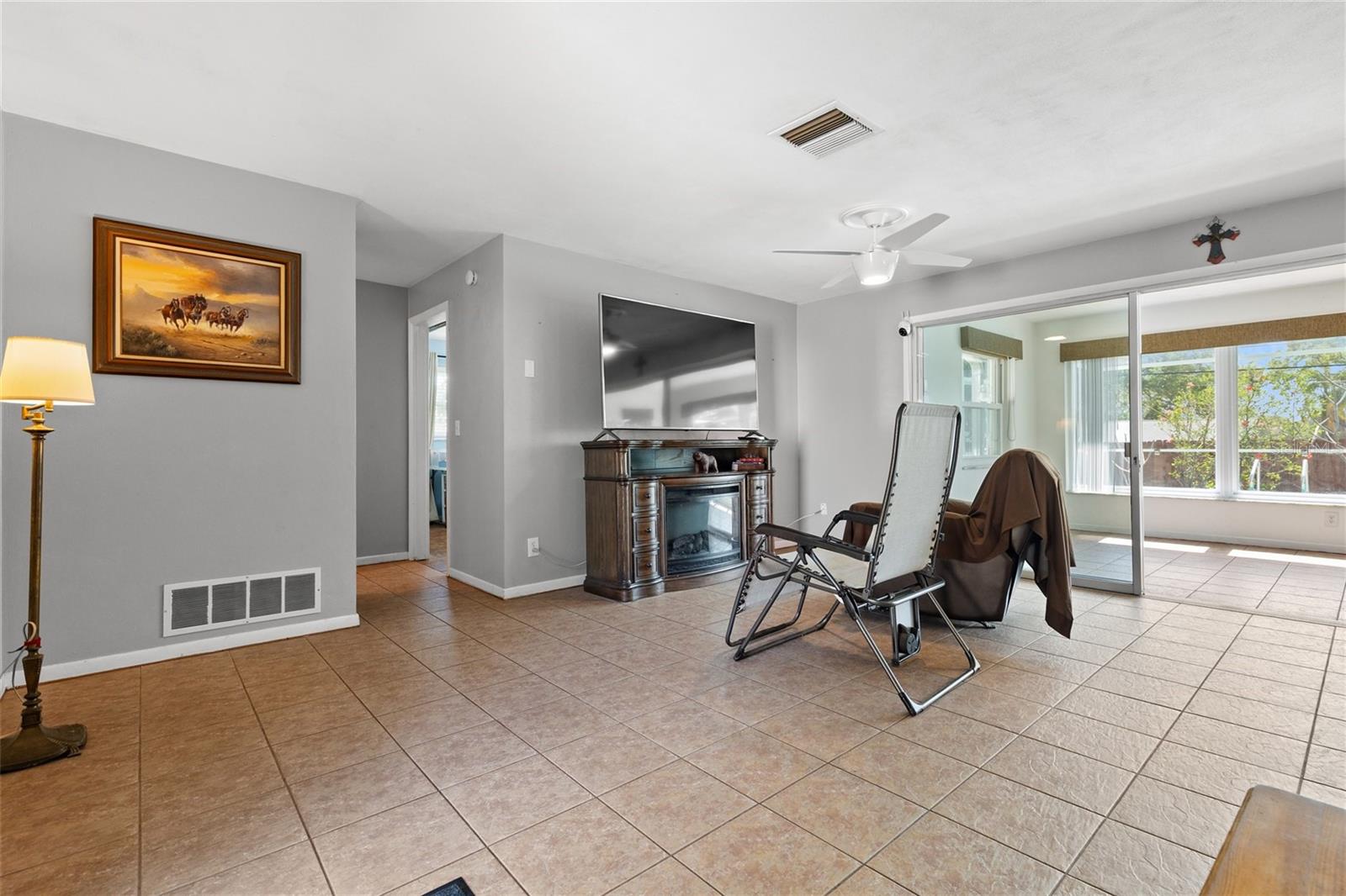 Image 7 of 38 For 1365 Windsor Drive