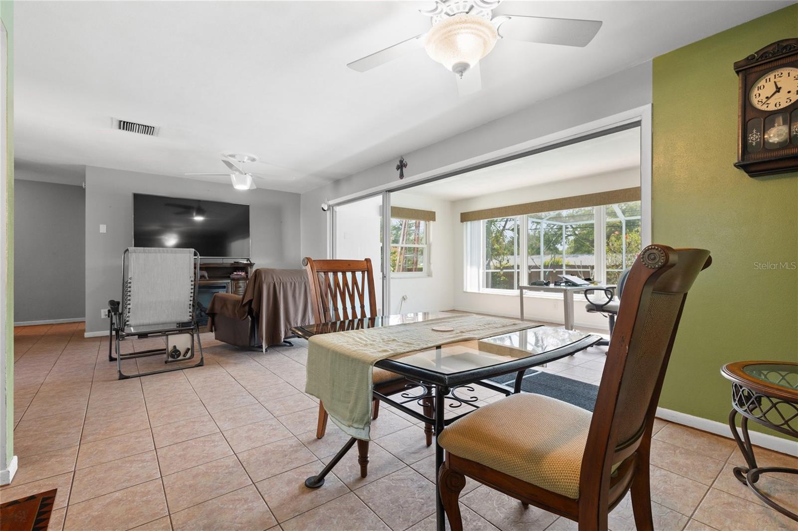 Image 9 of 38 For 1365 Windsor Drive