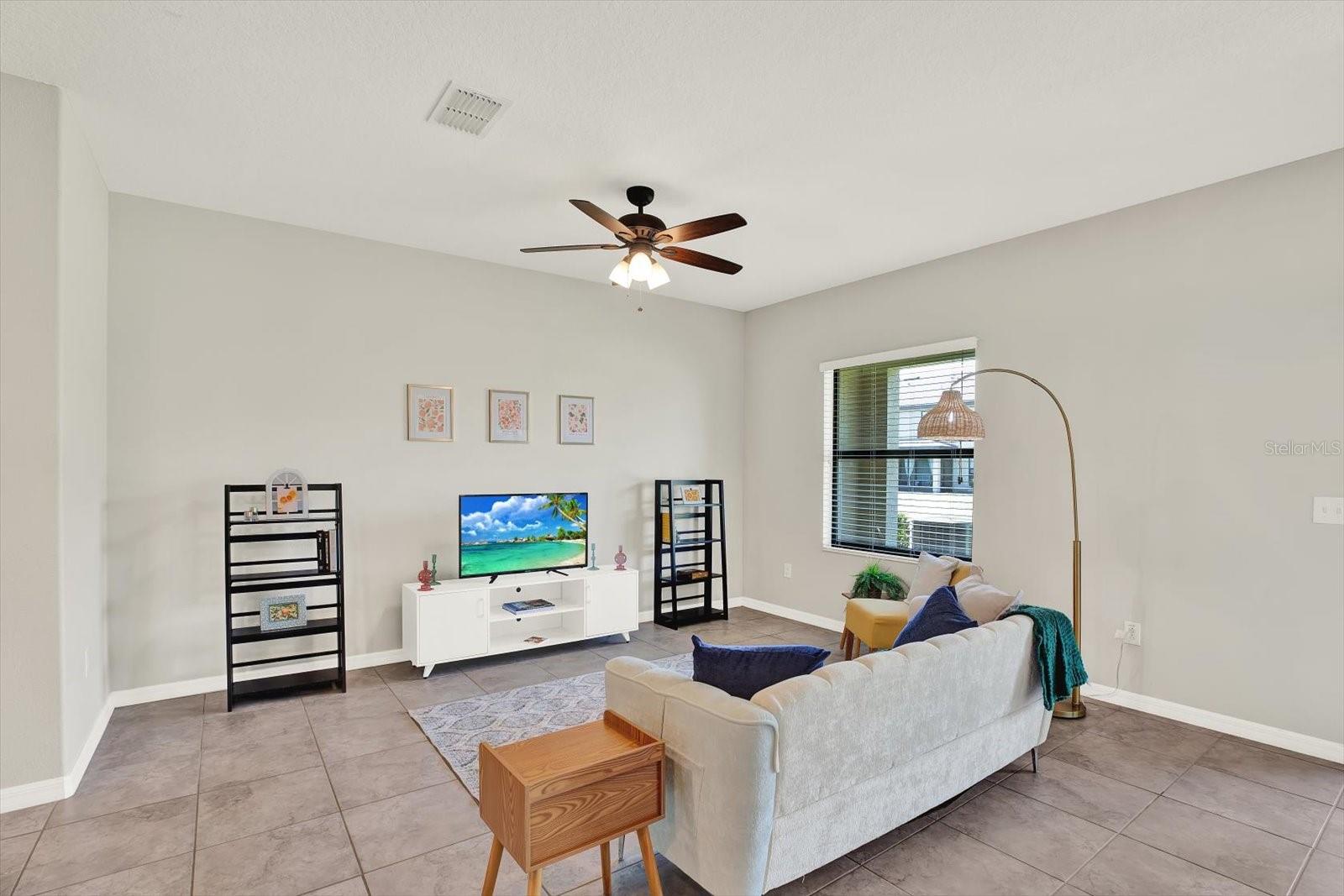 Image 4 of 38 For 16930 Storyline Drive