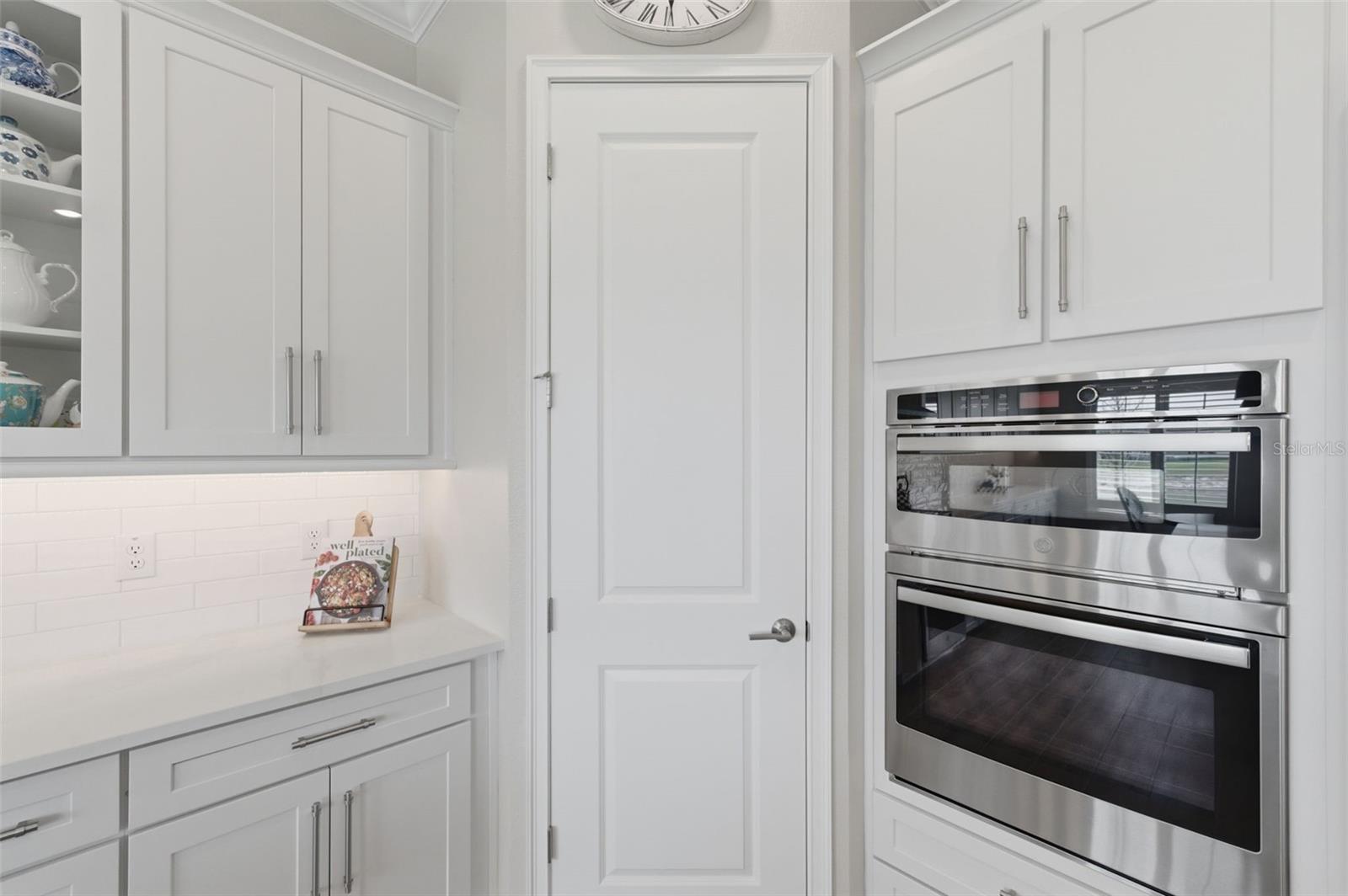 Listing photo id 15 for 29657 Picana Lane