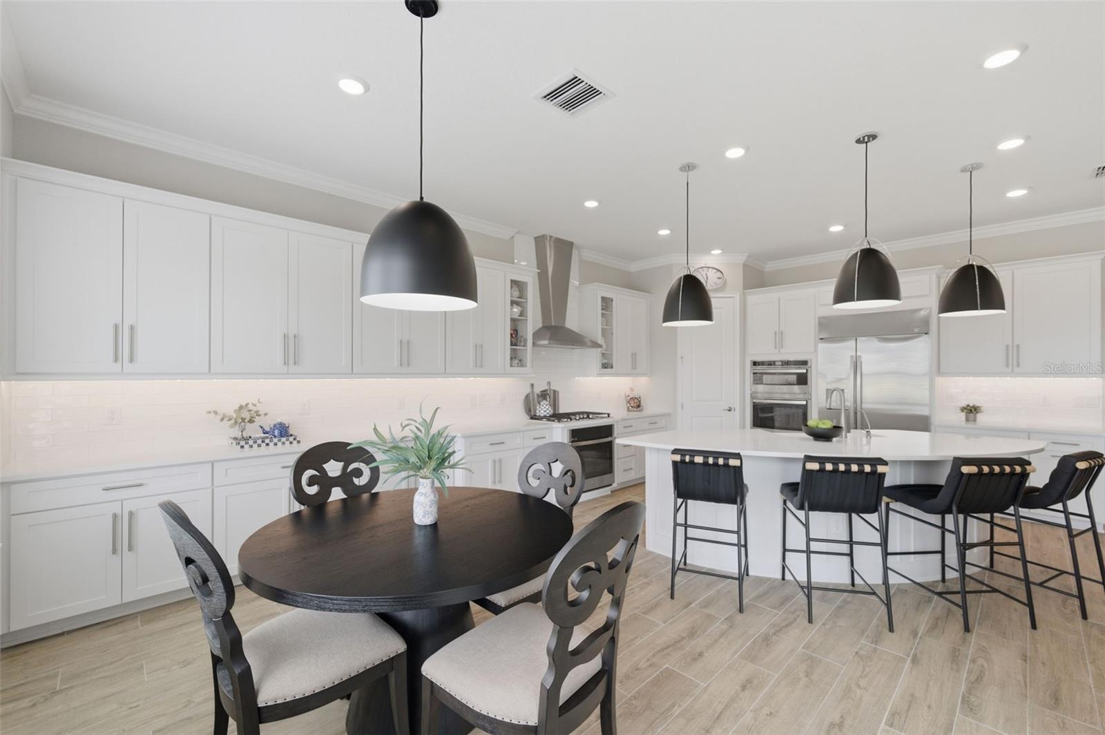 Listing photo id 16 for 29657 Picana Lane