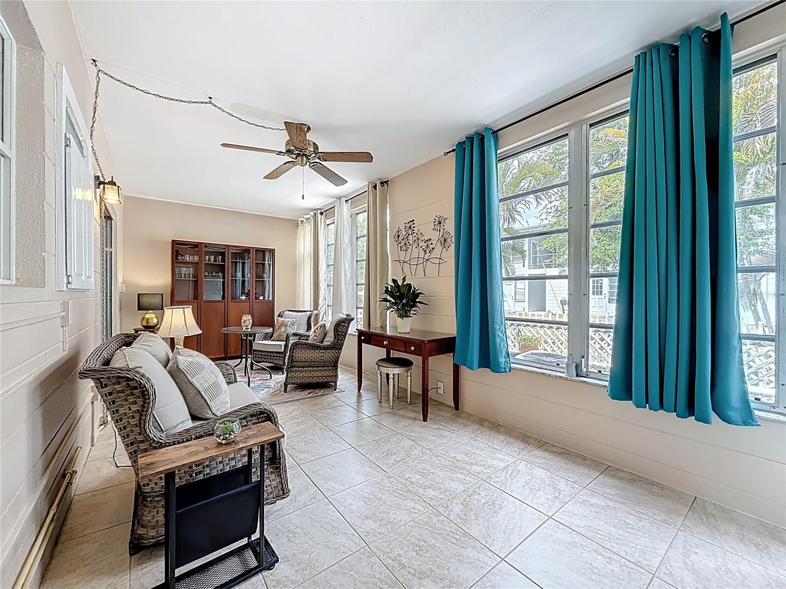 Image 14 of 42 For 5861 42nd Terrace N 1610