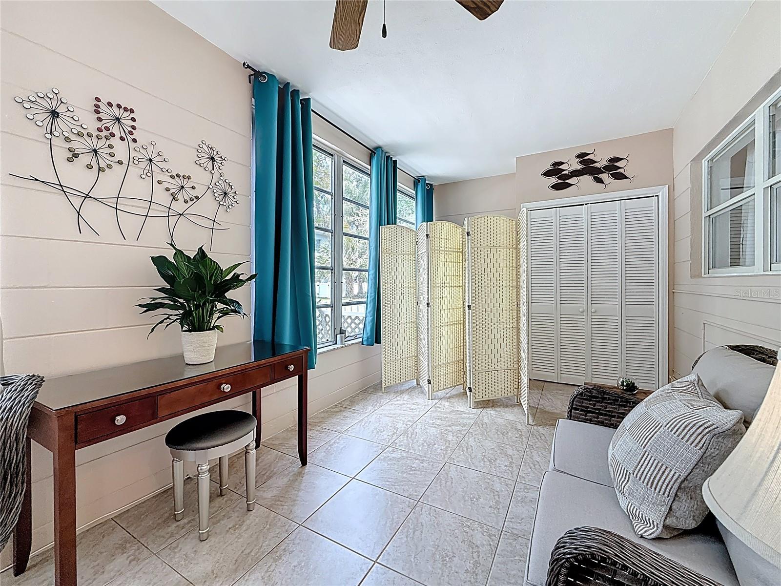 Image 18 of 42 For 5861 42nd Terrace N 1610