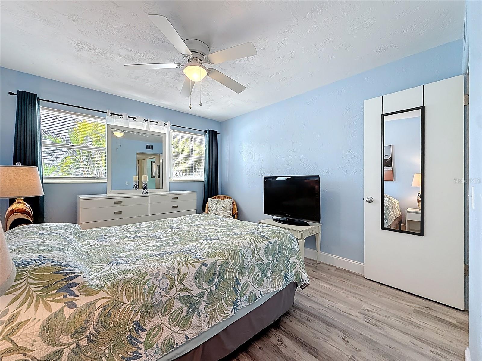 Image 22 of 42 For 5861 42nd Terrace N 1610