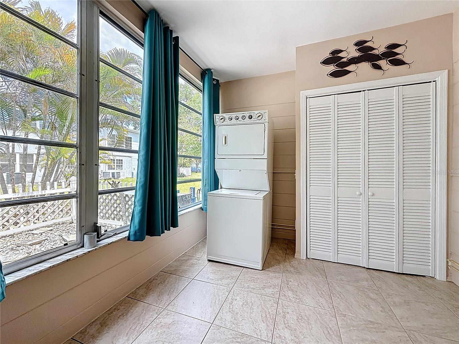 Image 28 of 42 For 5861 42nd Terrace N 1610