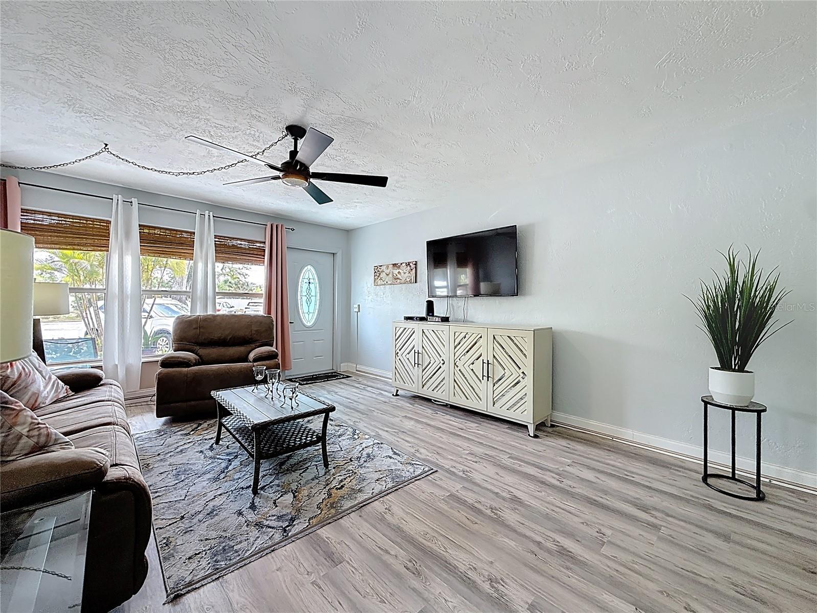 Image 5 of 42 For 5861 42nd Terrace N 1610