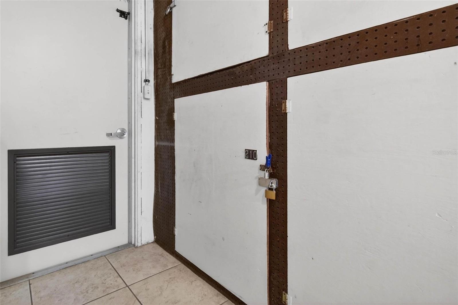 Image 11 of 16 For 11447 Park Boulevard 210