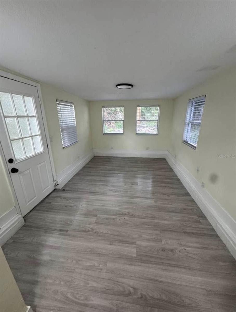 Image 4 of 7 For 6731 Sandra Drive