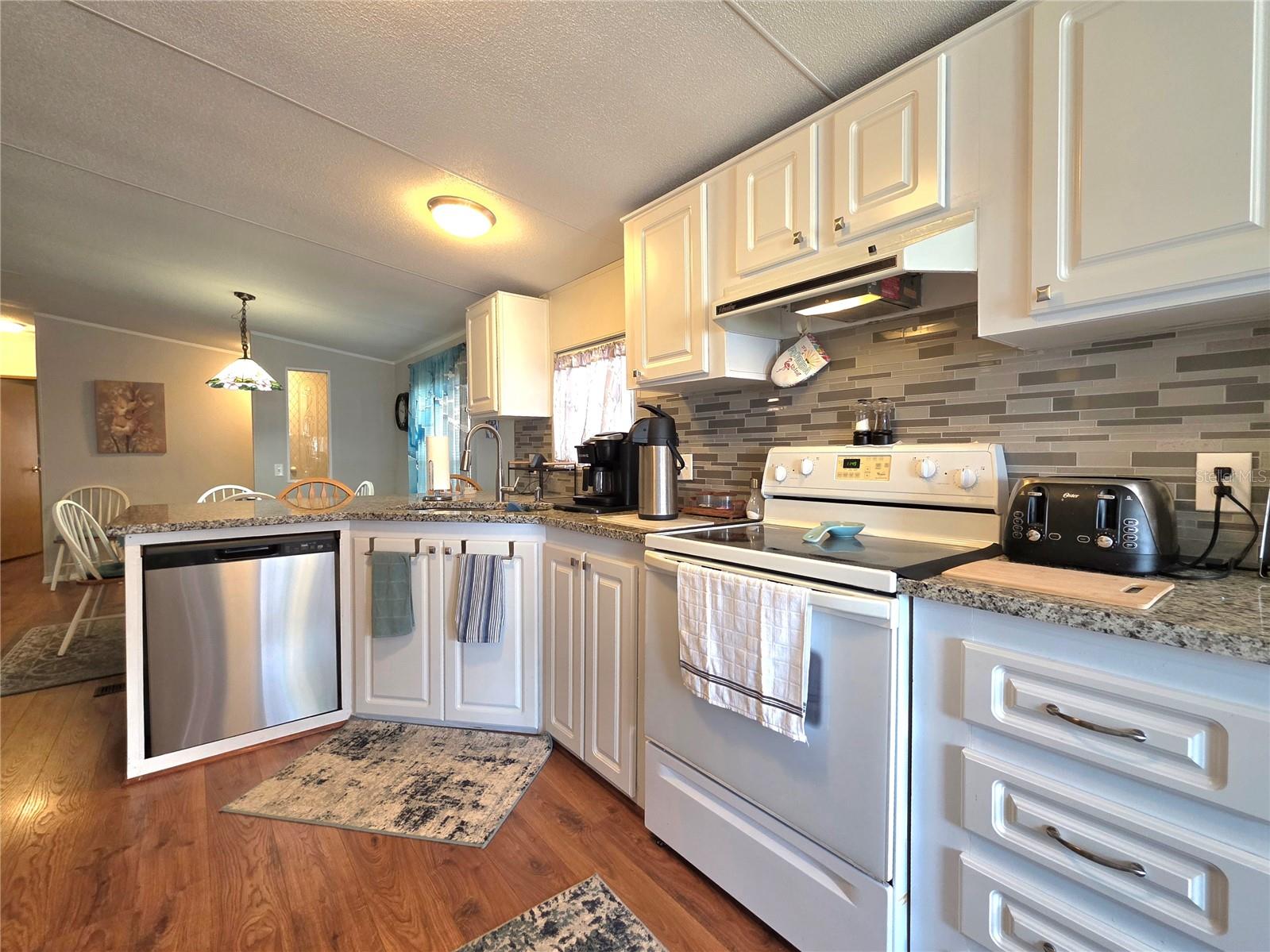 Image 16 of 72 For 36743 Tara Avenue