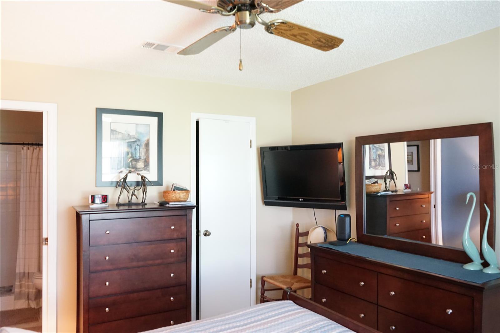 Image 11 of 44 For 2102 Hereford Drive 513