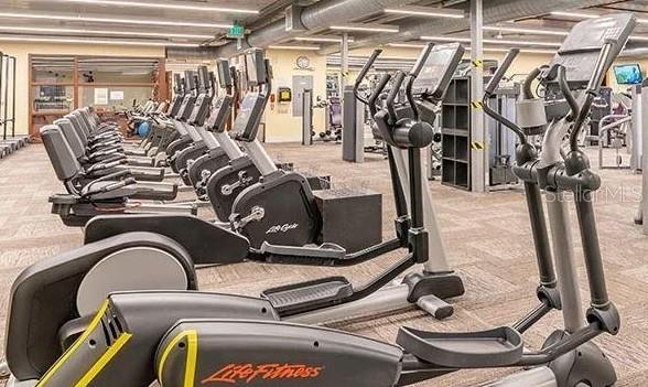 Image 33 of 44 For 2102 Hereford Drive 513