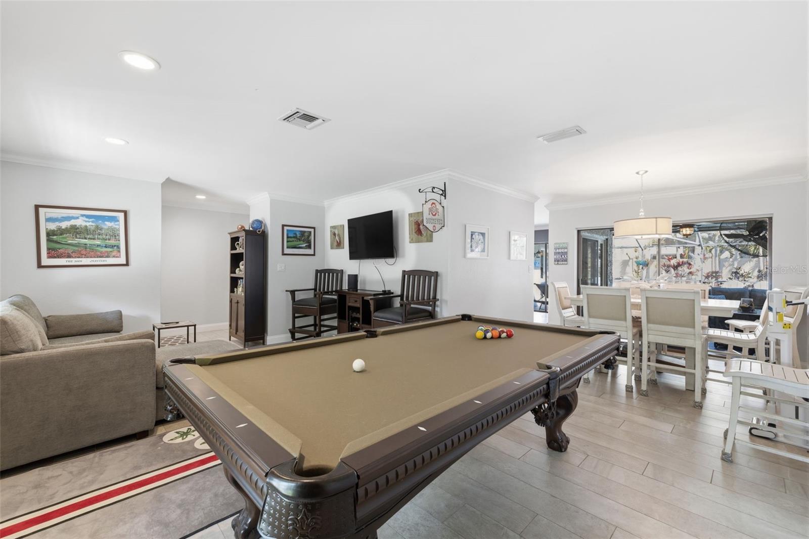 Listing photo id 11 for 2240 Willowbrook Drive