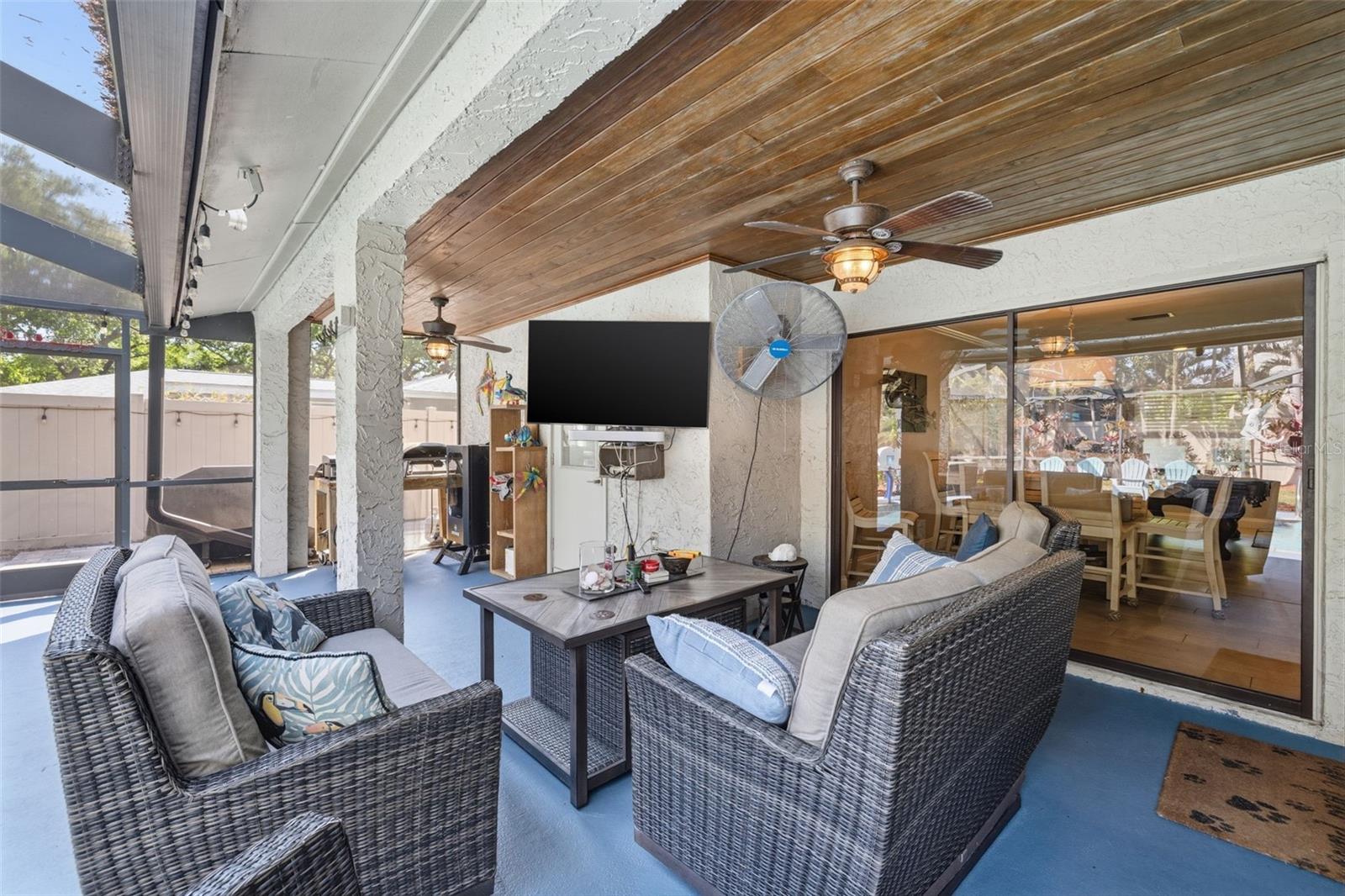 Listing photo id 29 for 2240 Willowbrook Drive