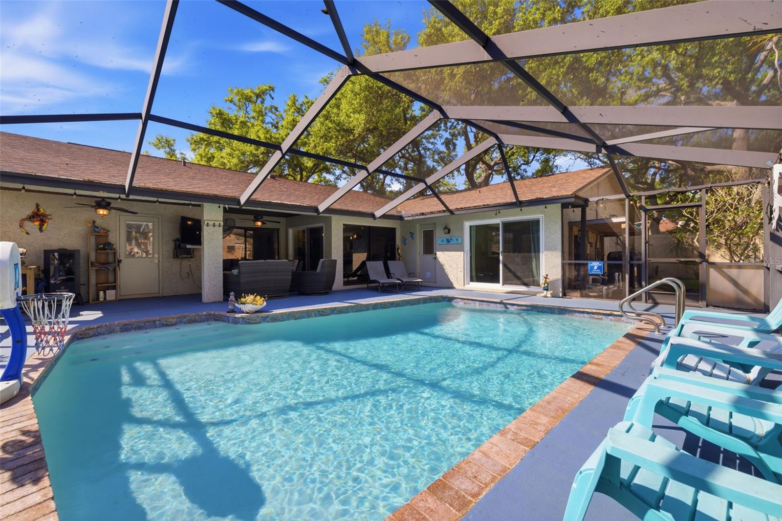 Listing photo id 31 for 2240 Willowbrook Drive