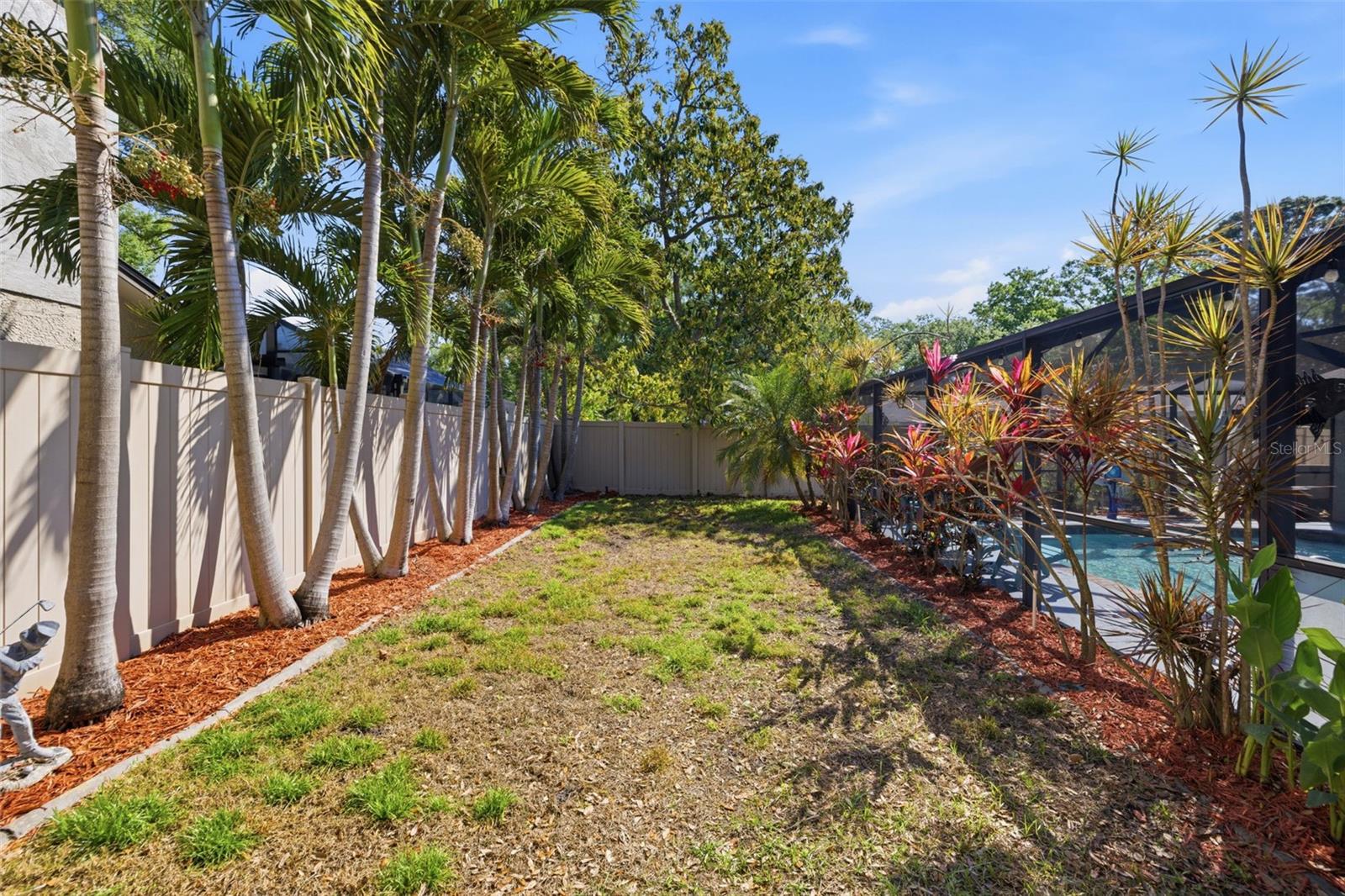 Listing photo id 34 for 2240 Willowbrook Drive