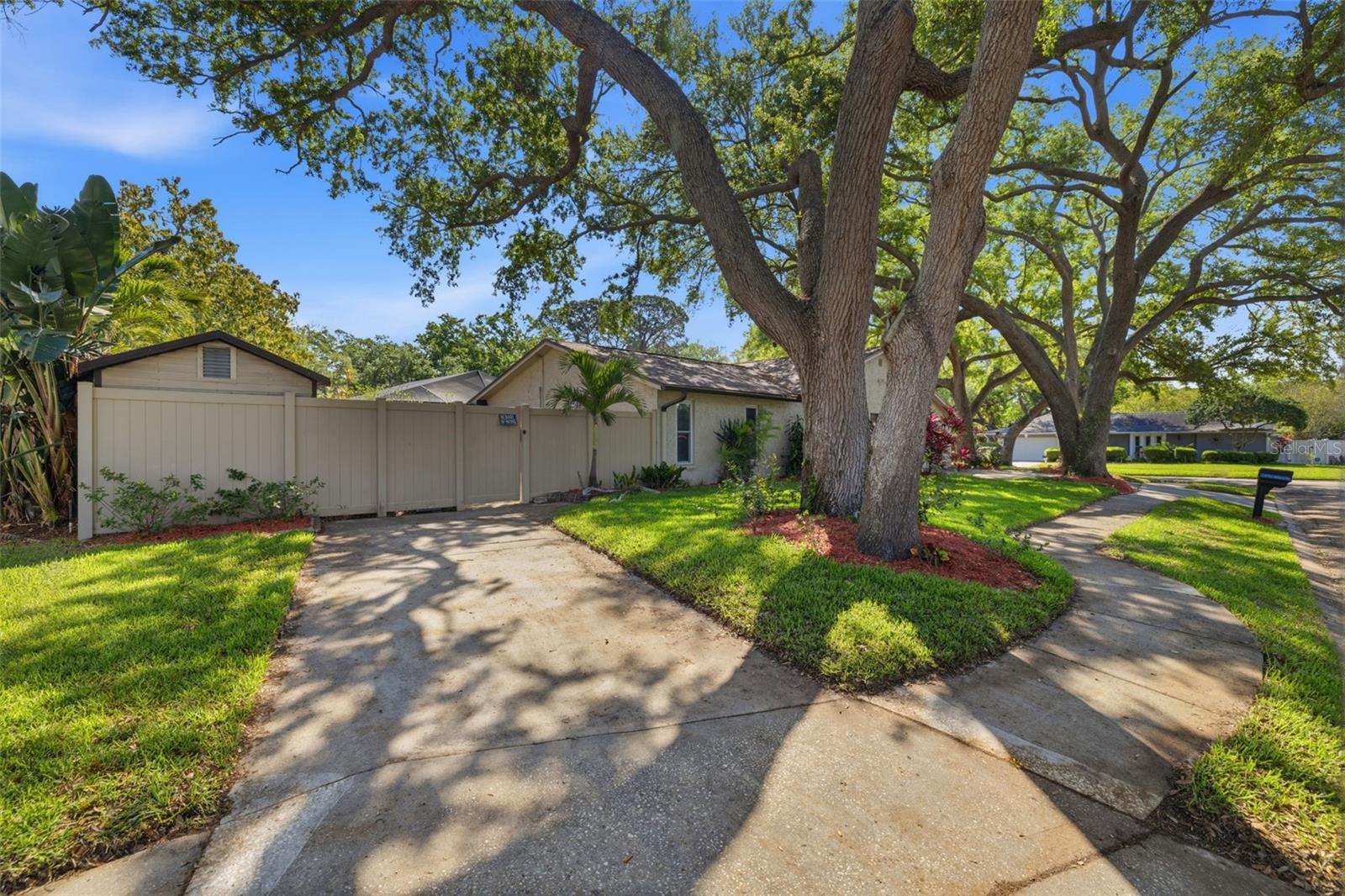 Listing photo id 39 for 2240 Willowbrook Drive