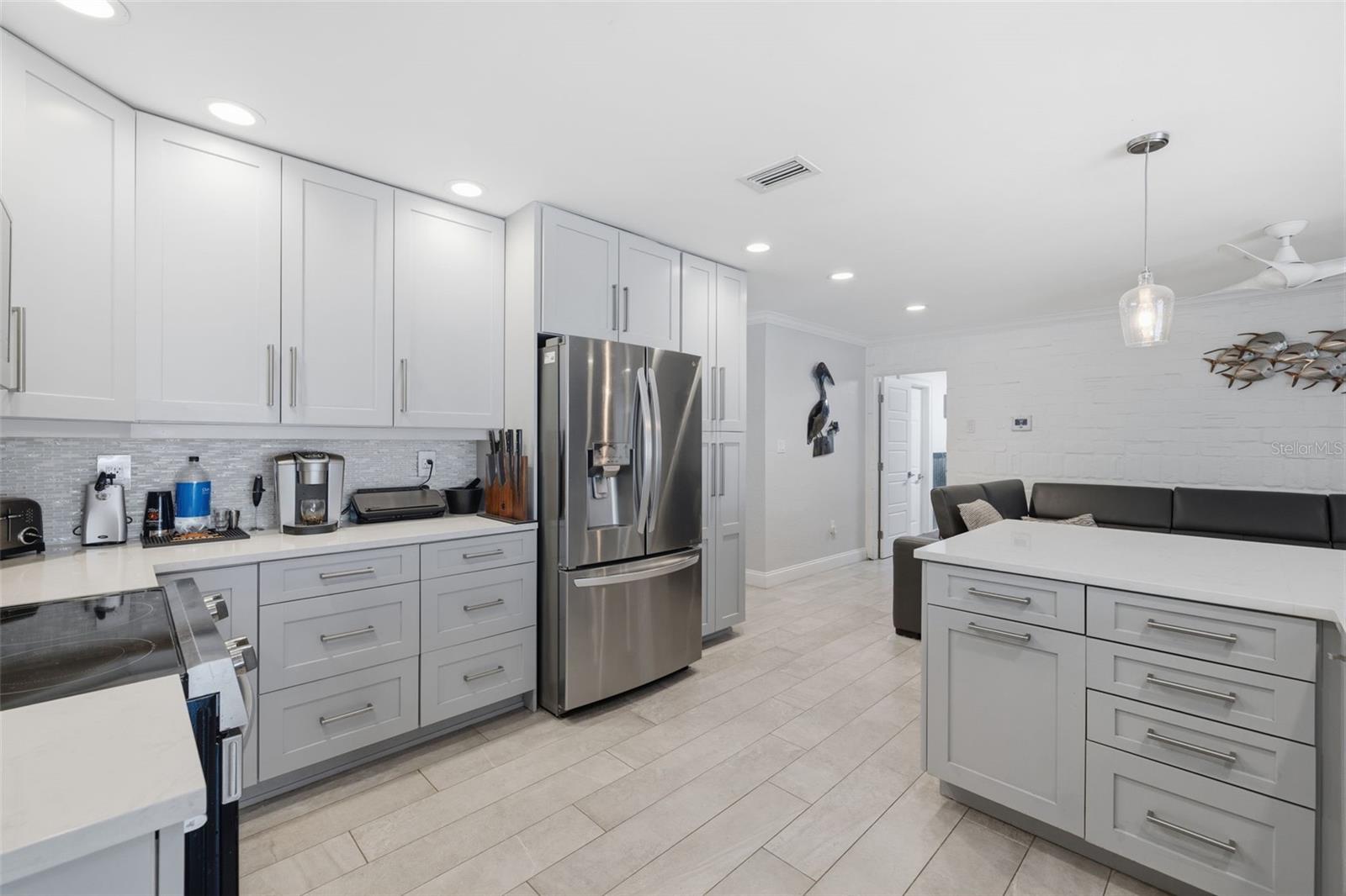 Listing photo id 7 for 2240 Willowbrook Drive