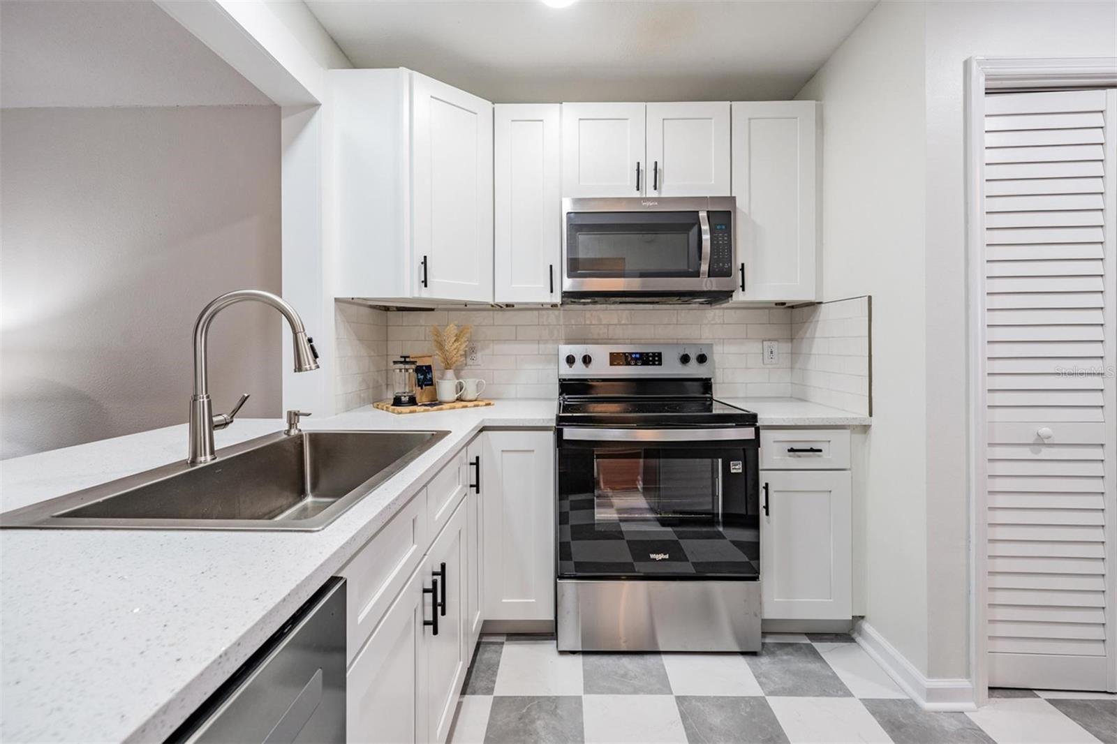 Image 11 of 25 For 14818 Winding Creek Court