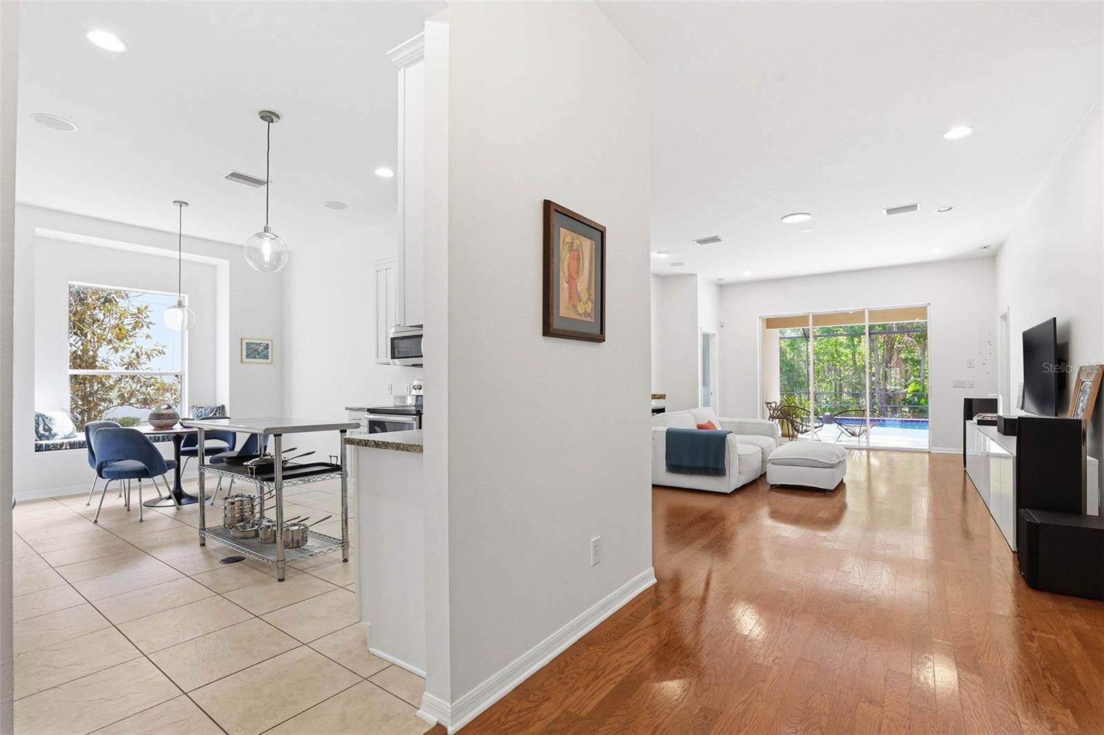 Listing photo id 10 for 8123 Camella Lane