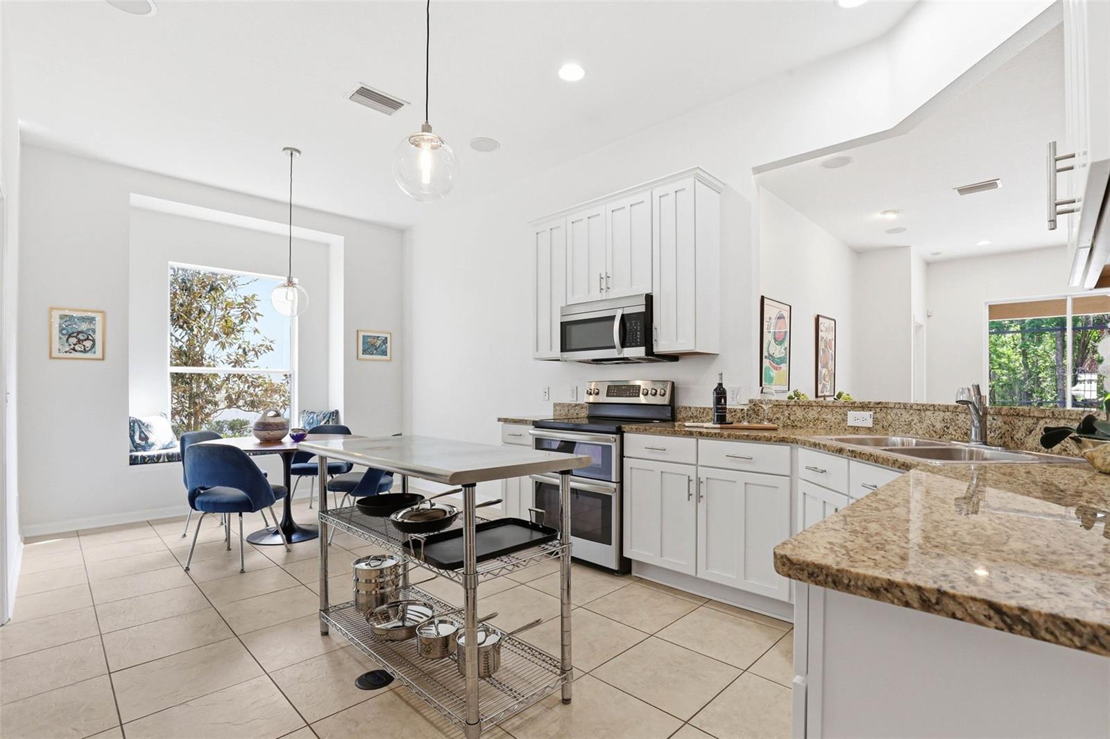 Listing photo id 11 for 8123 Camella Lane