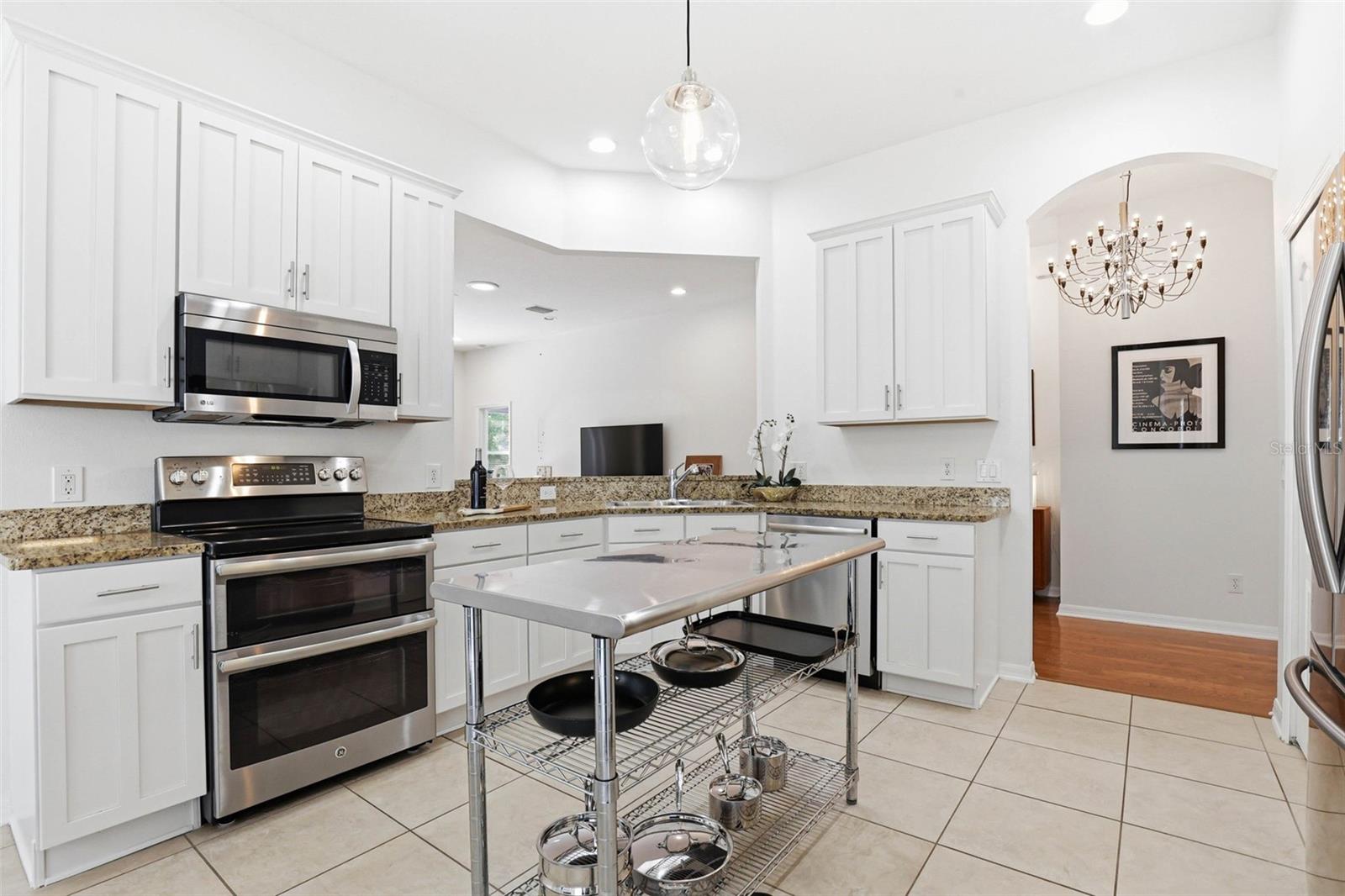 Listing photo id 12 for 8123 Camella Lane