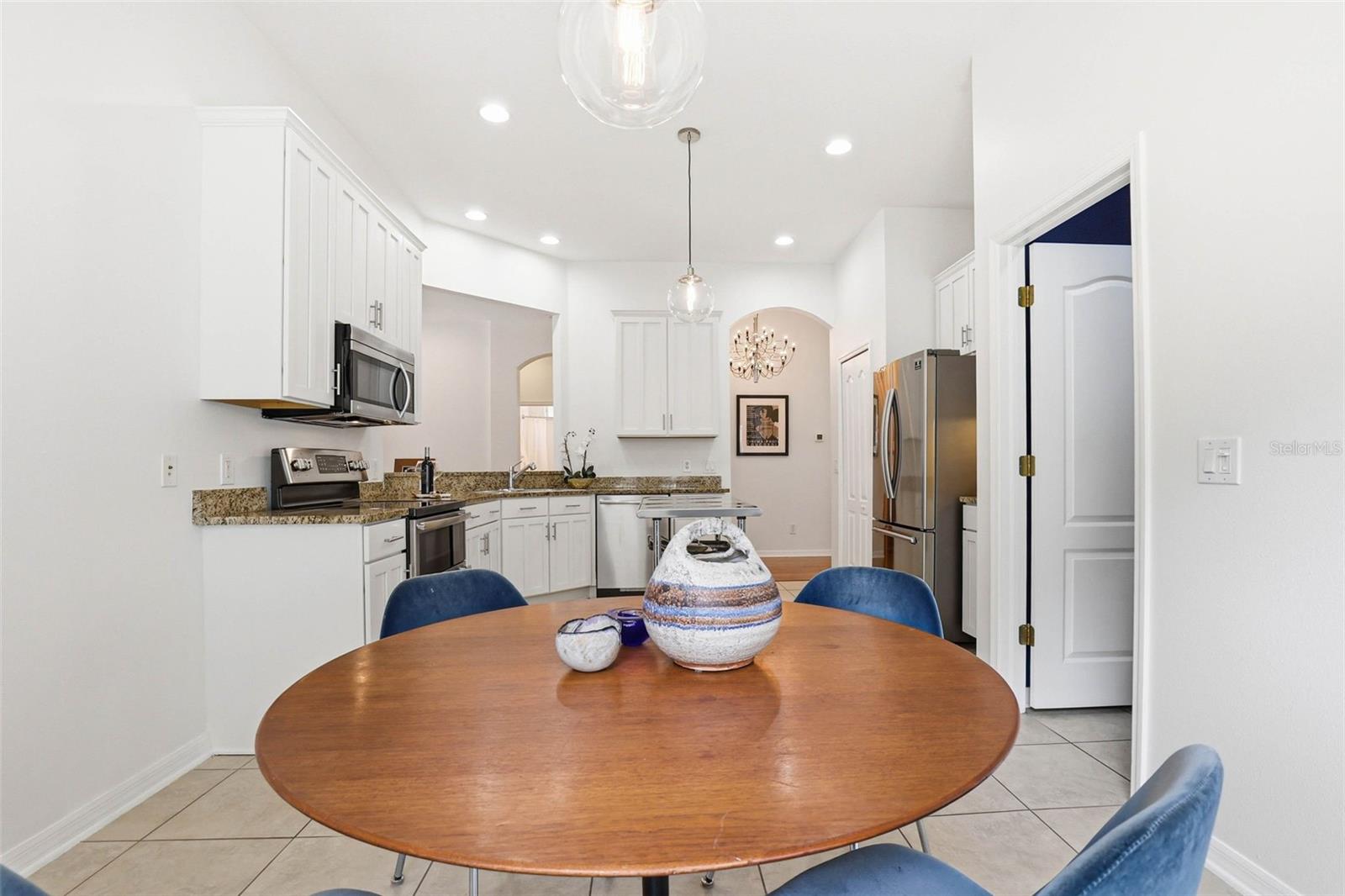 Listing photo id 18 for 8123 Camella Lane