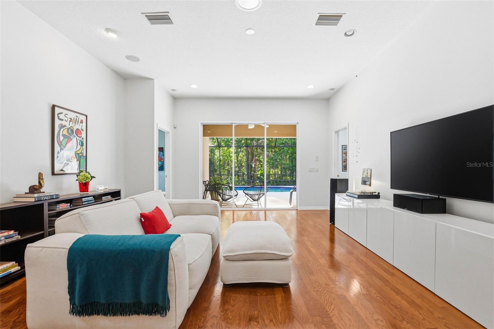 Listing photo id 22 for 8123 Camella Lane