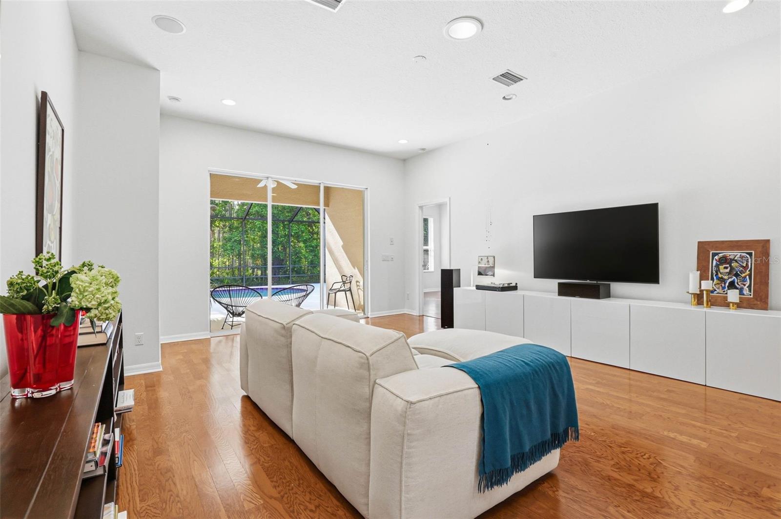 Listing photo id 23 for 8123 Camella Lane