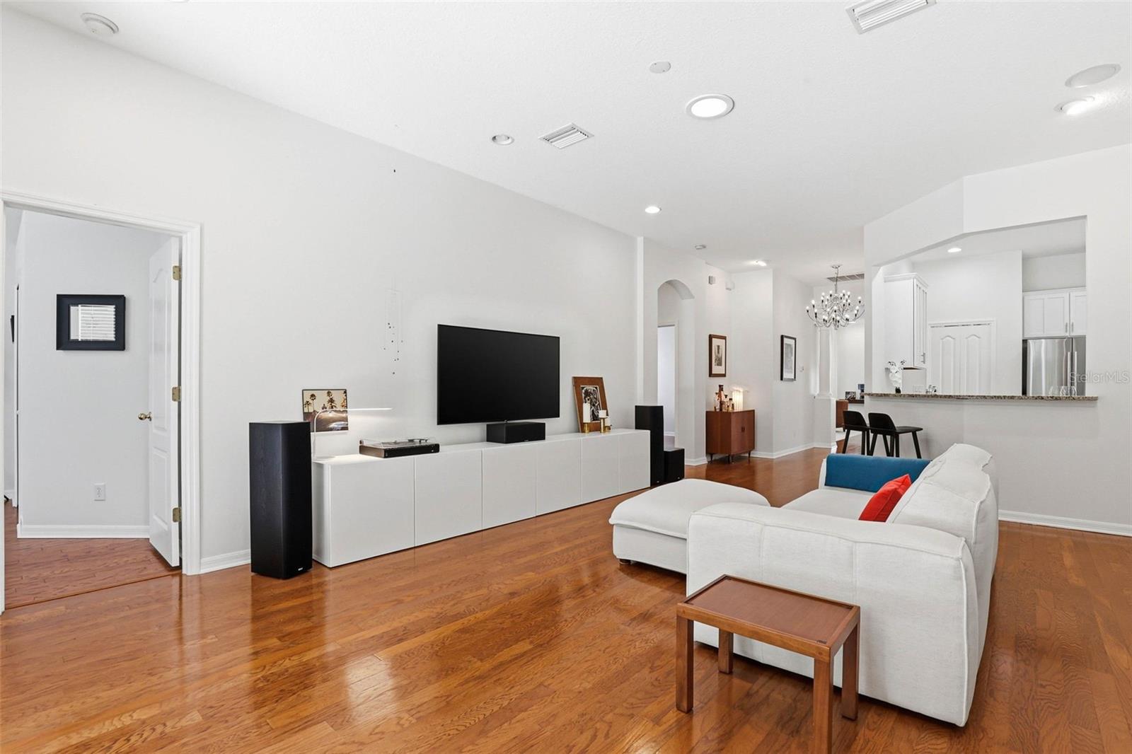 Listing photo id 26 for 8123 Camella Lane