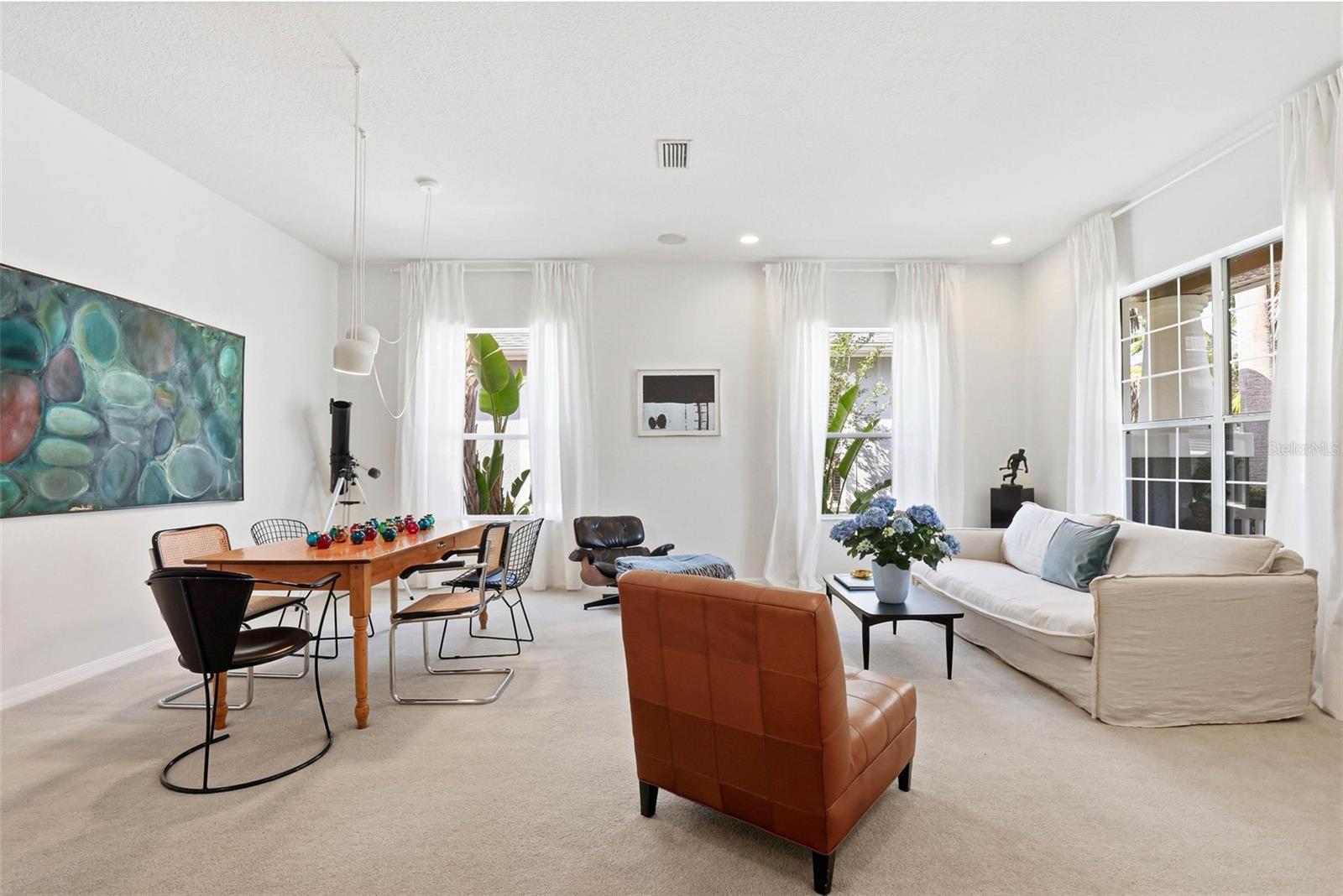 Listing photo id 2 for 8123 Camella Lane