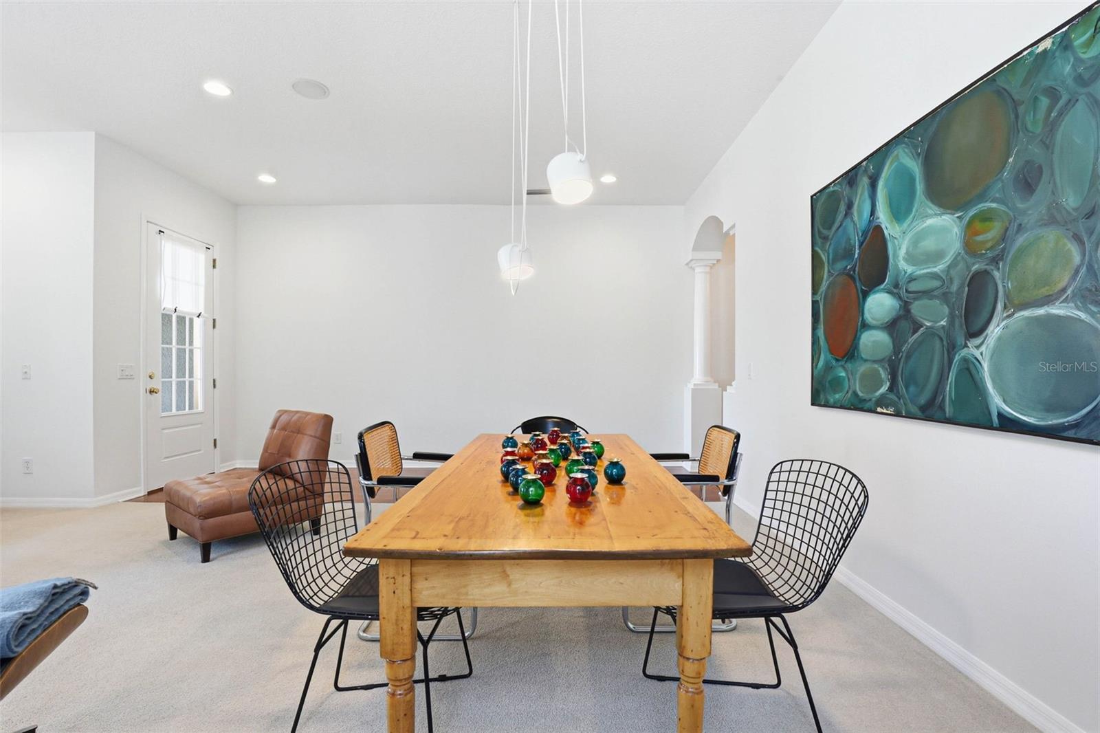 Listing photo id 3 for 8123 Camella Lane