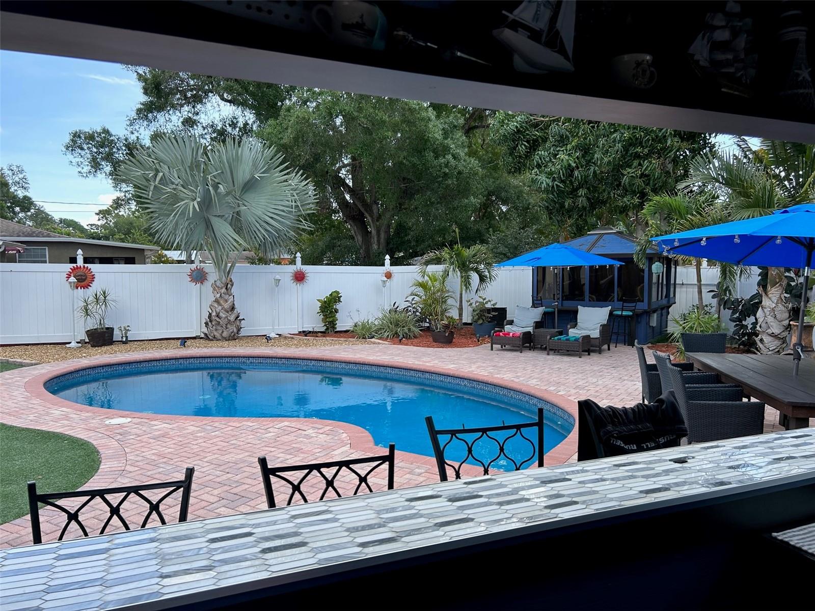 Image 19 of 32 For 6332 11th Avenue S