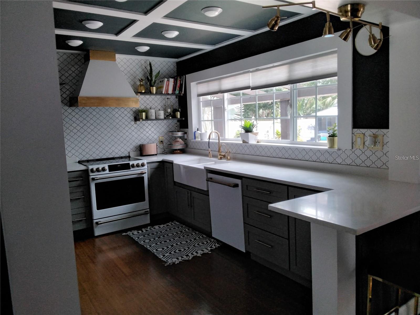 Image 4 of 32 For 6332 11th Avenue S