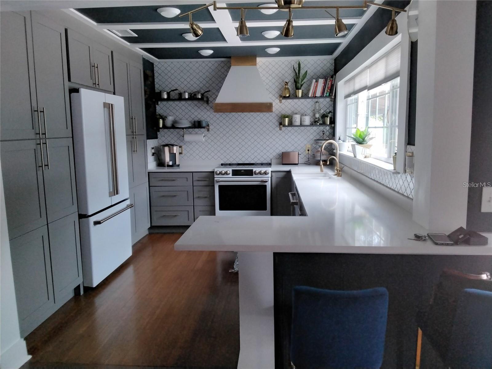 Image 5 of 32 For 6332 11th Avenue S