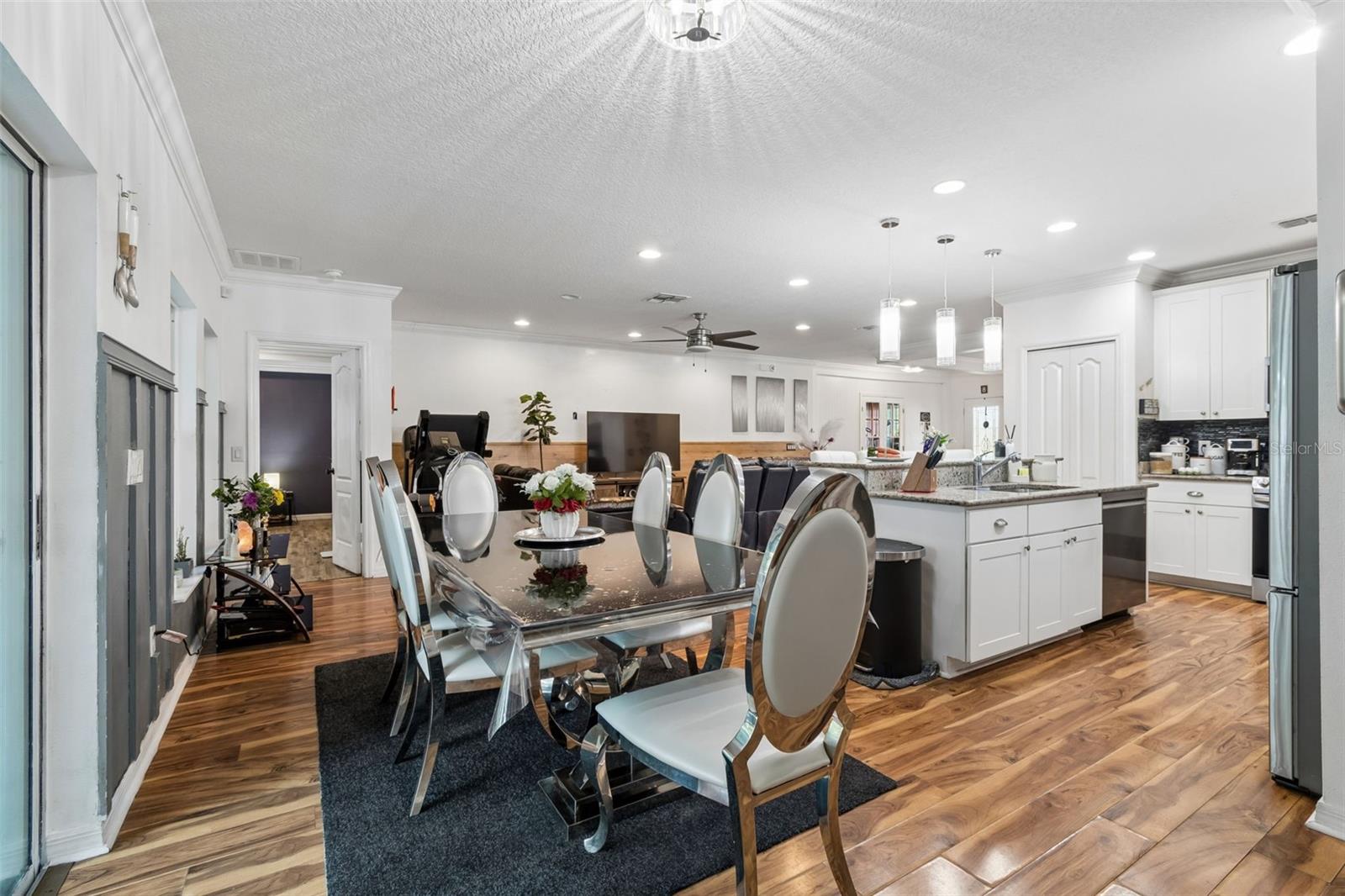 Image 12 of 35 For 13046 Linden Drive