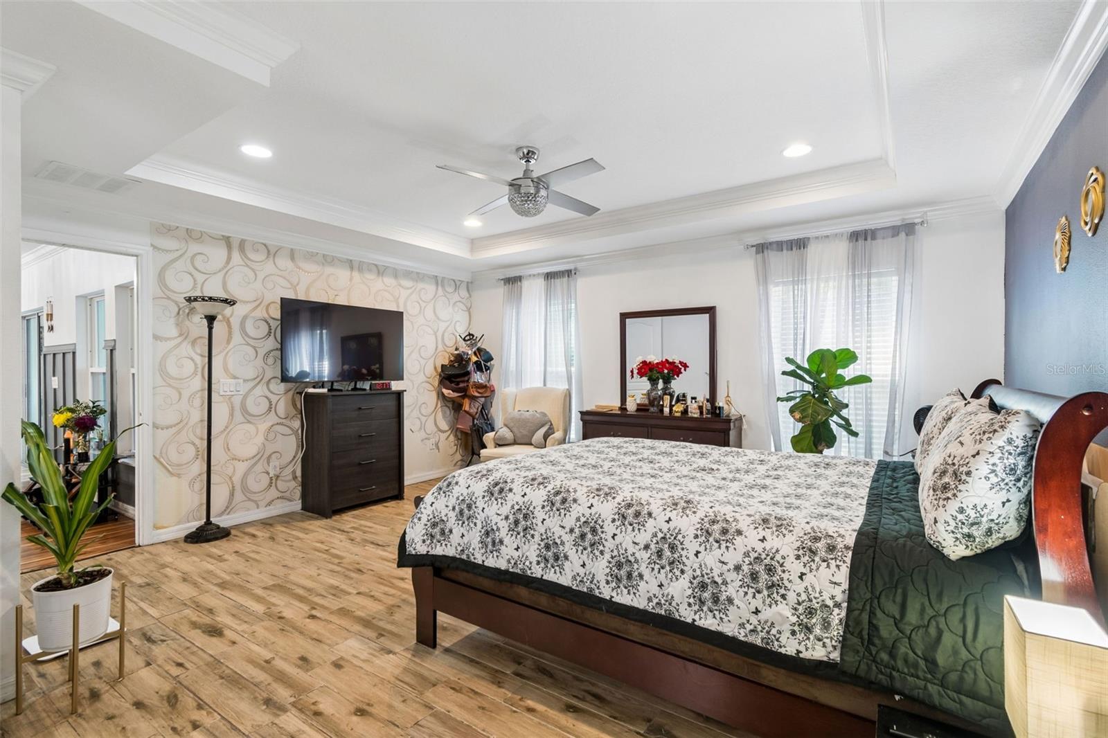 Image 18 of 35 For 13046 Linden Drive