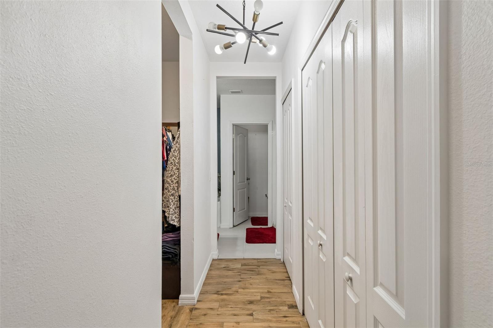 Image 19 of 35 For 13046 Linden Drive