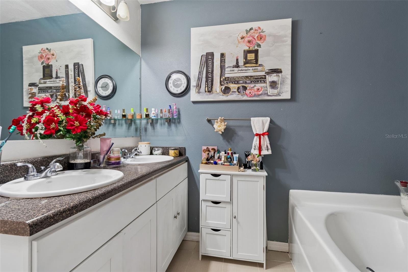 Image 21 of 35 For 13046 Linden Drive