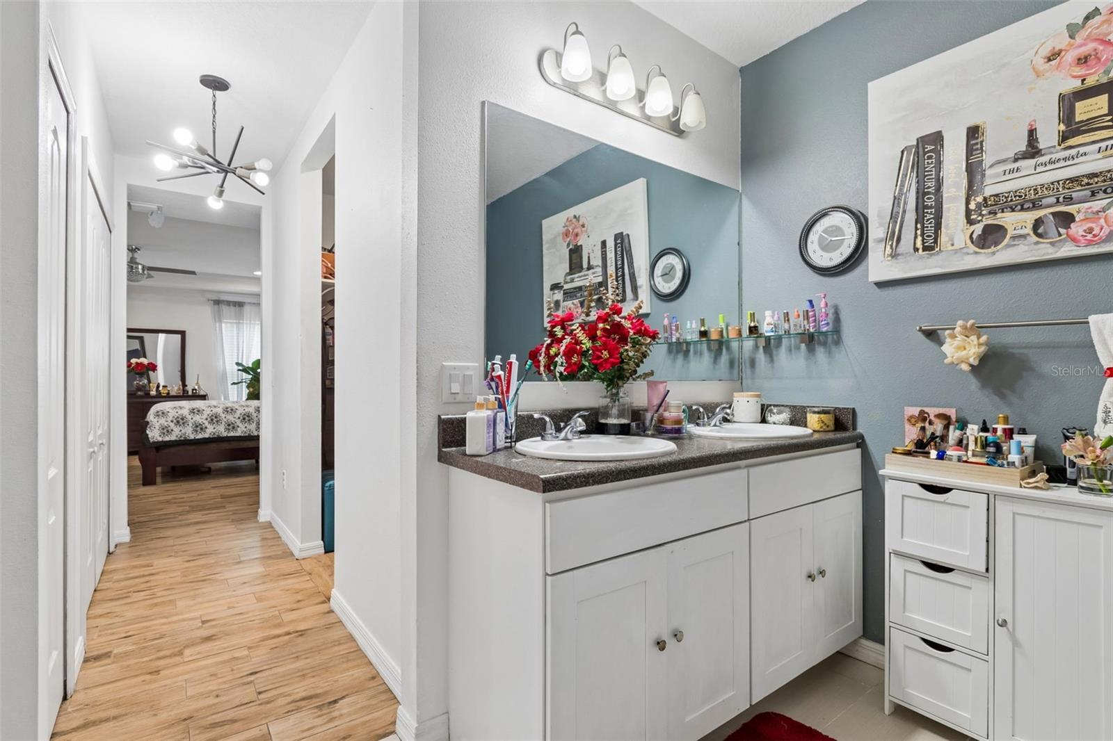 Image 22 of 35 For 13046 Linden Drive