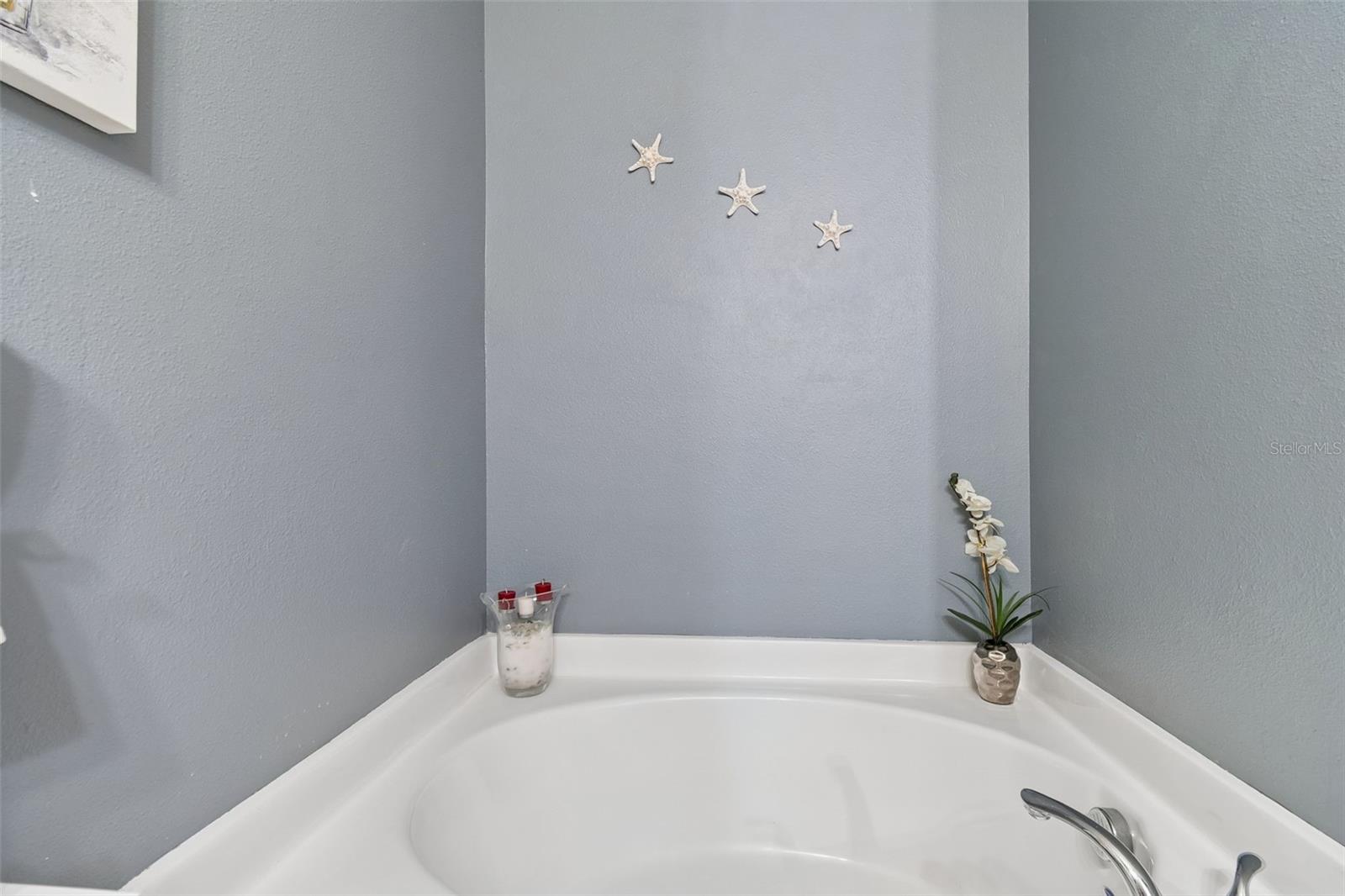 Image 23 of 35 For 13046 Linden Drive